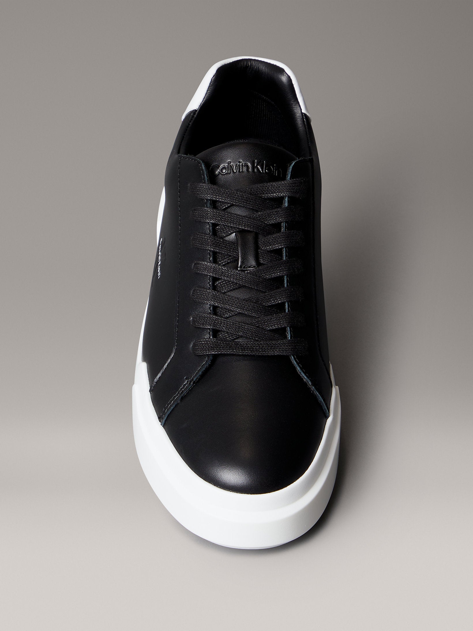 Мъжки кецове Men’s sneakers Calvin Klein
YM0YM01344 0GM Black / White front view