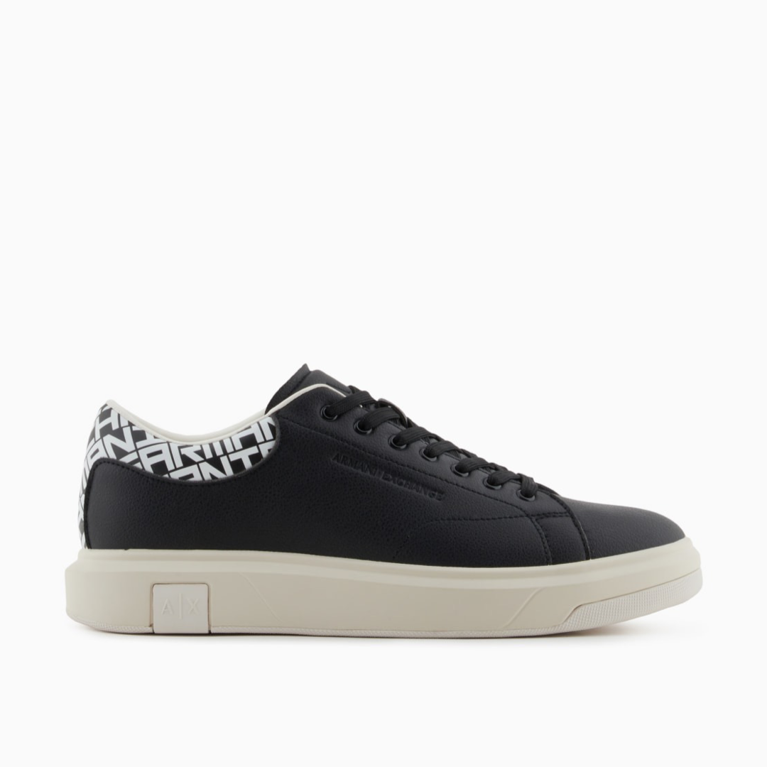 Мъжки черни кецове Armani Exchange
XUX123 XV761