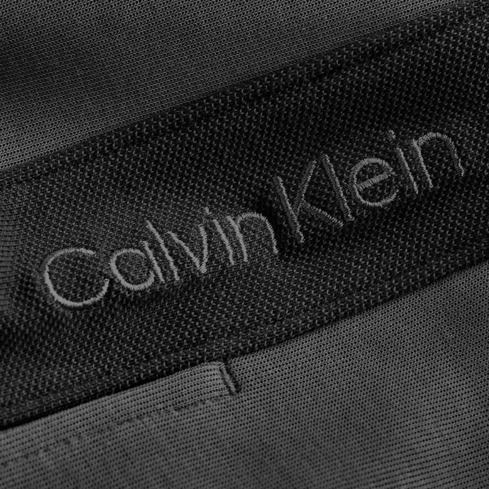 Мъжки черни памучни къси панталони Calvin Klein Jeans J30J327246