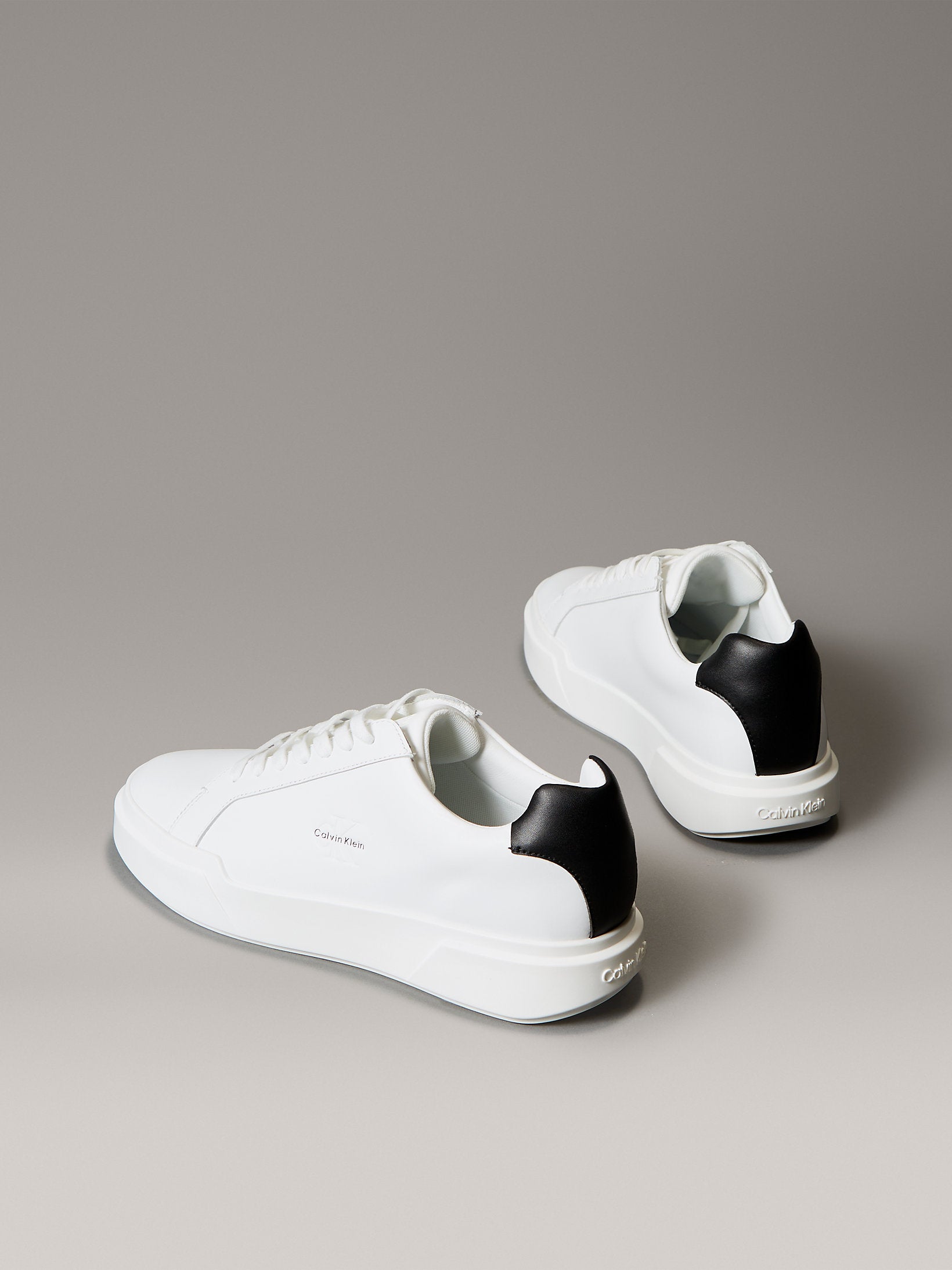 Мъжки кецове Men’s sneakers Calvin Klein YM0YM0134401W White heels view