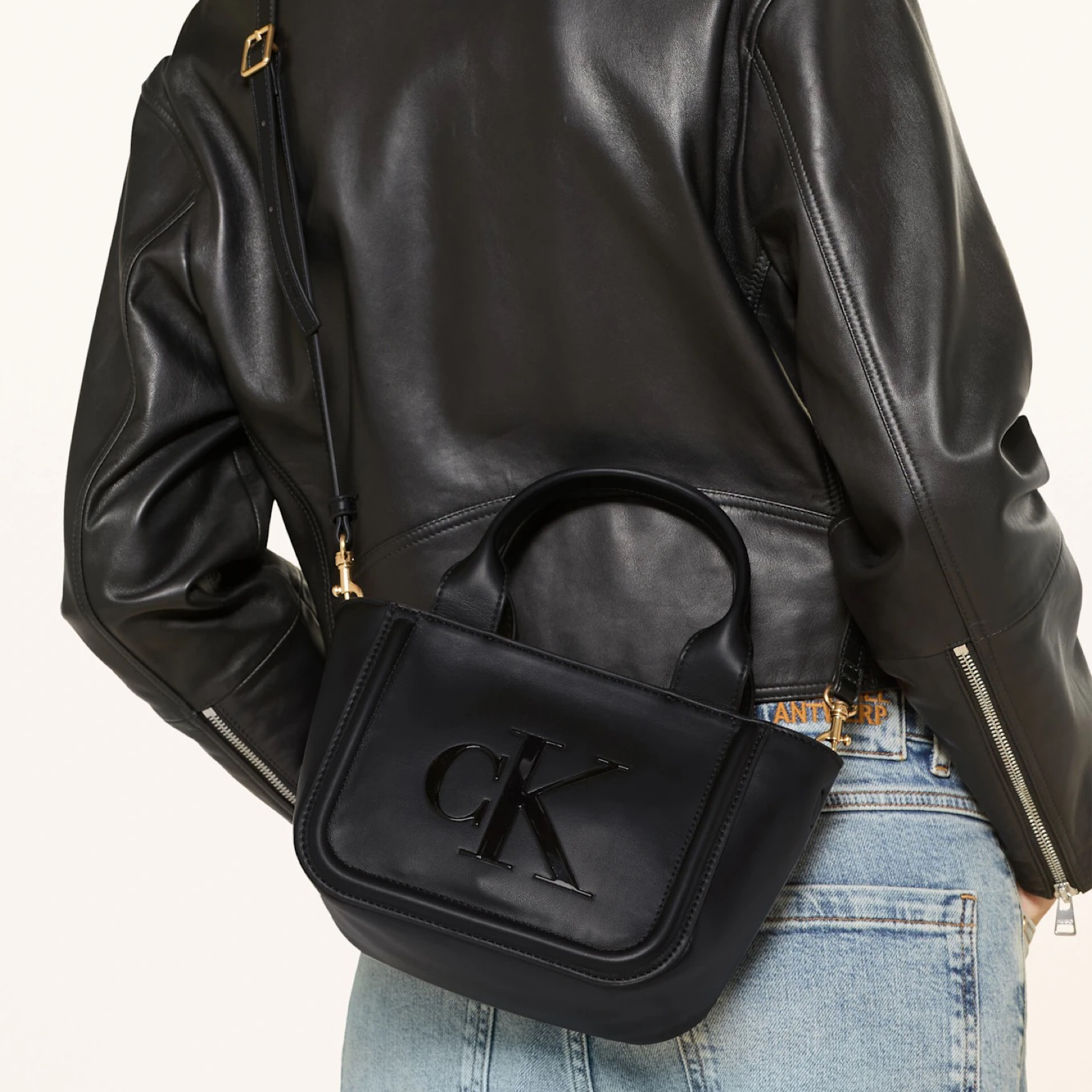 Дамска чанта Calvin Klein Women Bag
LV04F3219G Model View