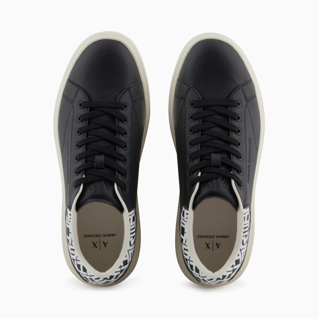 Мъжки черни кецове Armani Exchange
XUX123 XV761