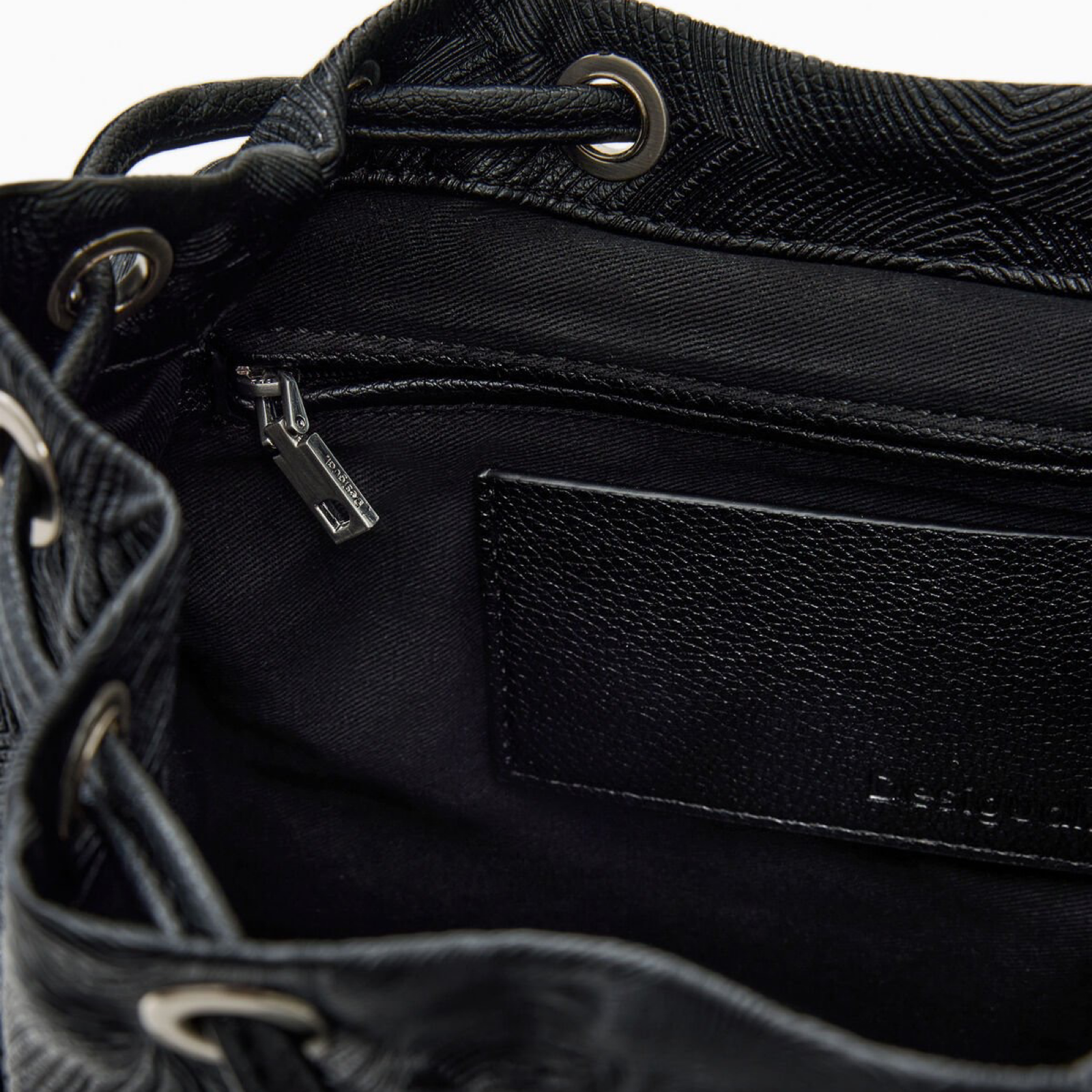 Дамска черна раница Desigual Women Rucksack 26SAKP04 2000U Inside View