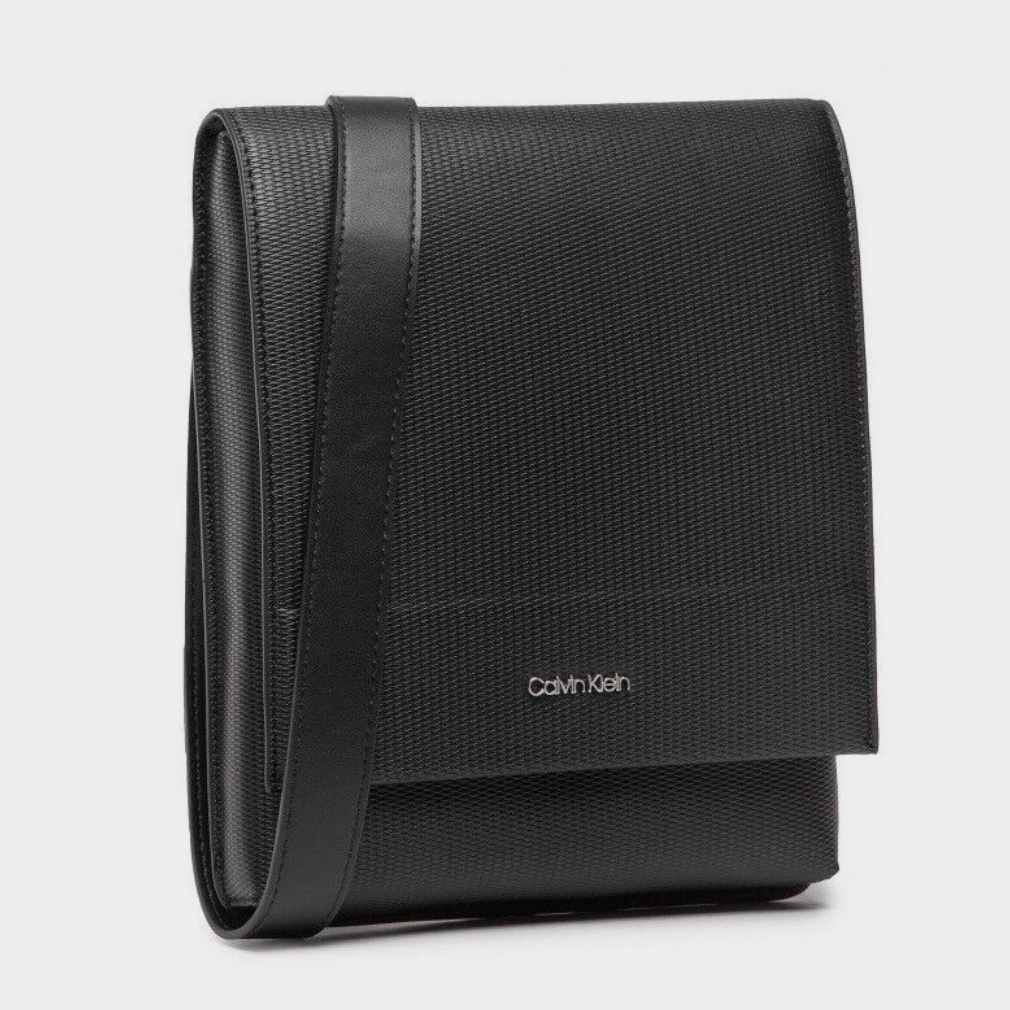 Мъжка чанта Men’s crossbody bag Calvin Klein K50K509000 Black angled view