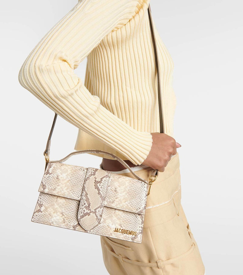 Дамска луксозна чанта Women’s shoulder bag Jacquemus 213BA0064308 150 Reptile effect lifestyle view 3
