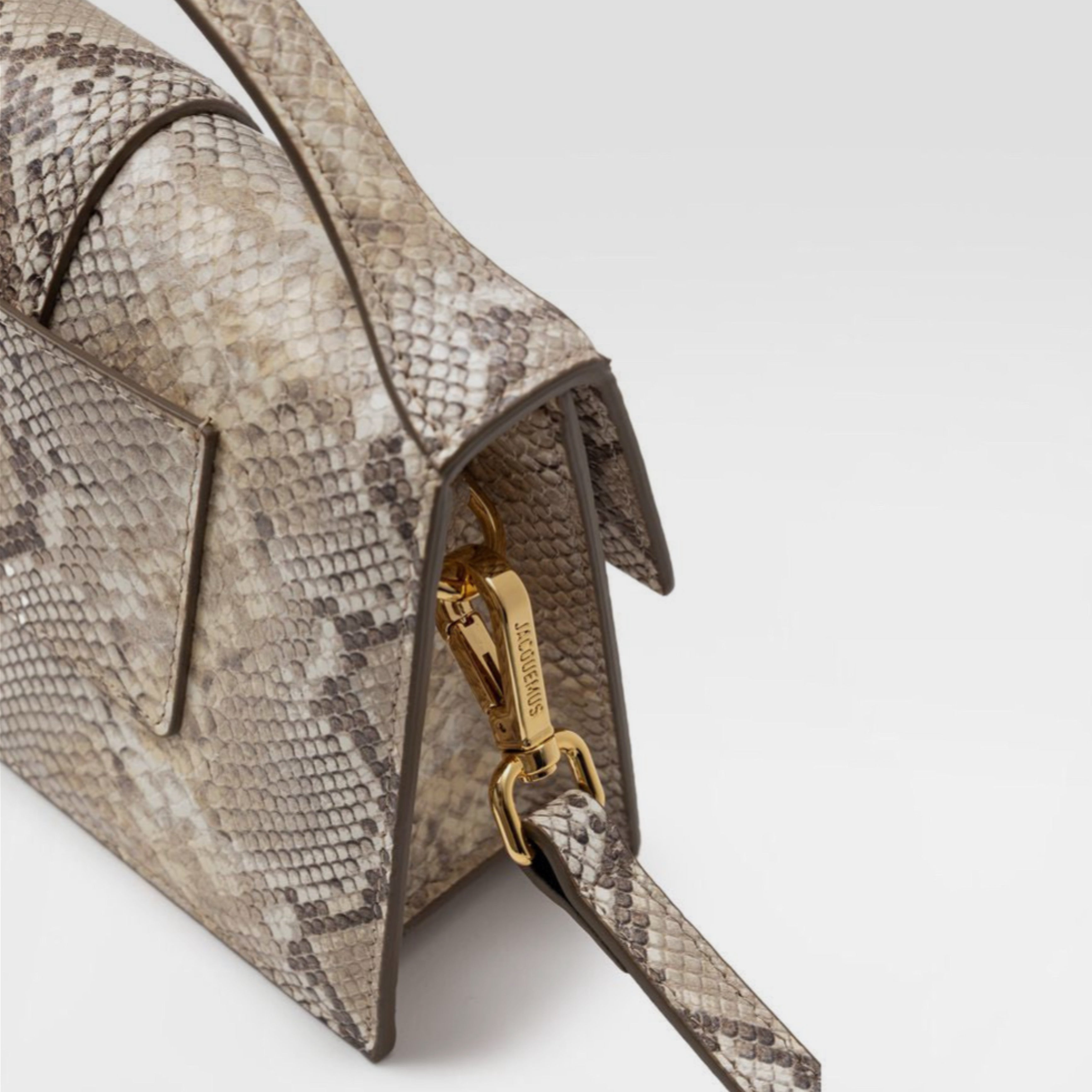 Дамска луксозна чанта Women’s shoulder bag Jacquemus 213BA0064308 150 Reptile effect details view