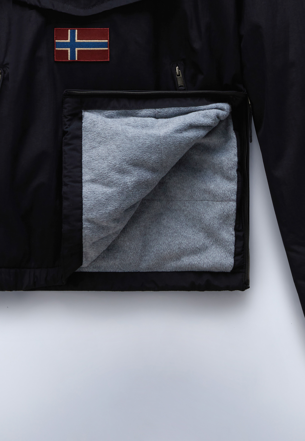 Men’s pocket anorak jacket Napapijri Rainforest
NP0A4GMD Black detail view