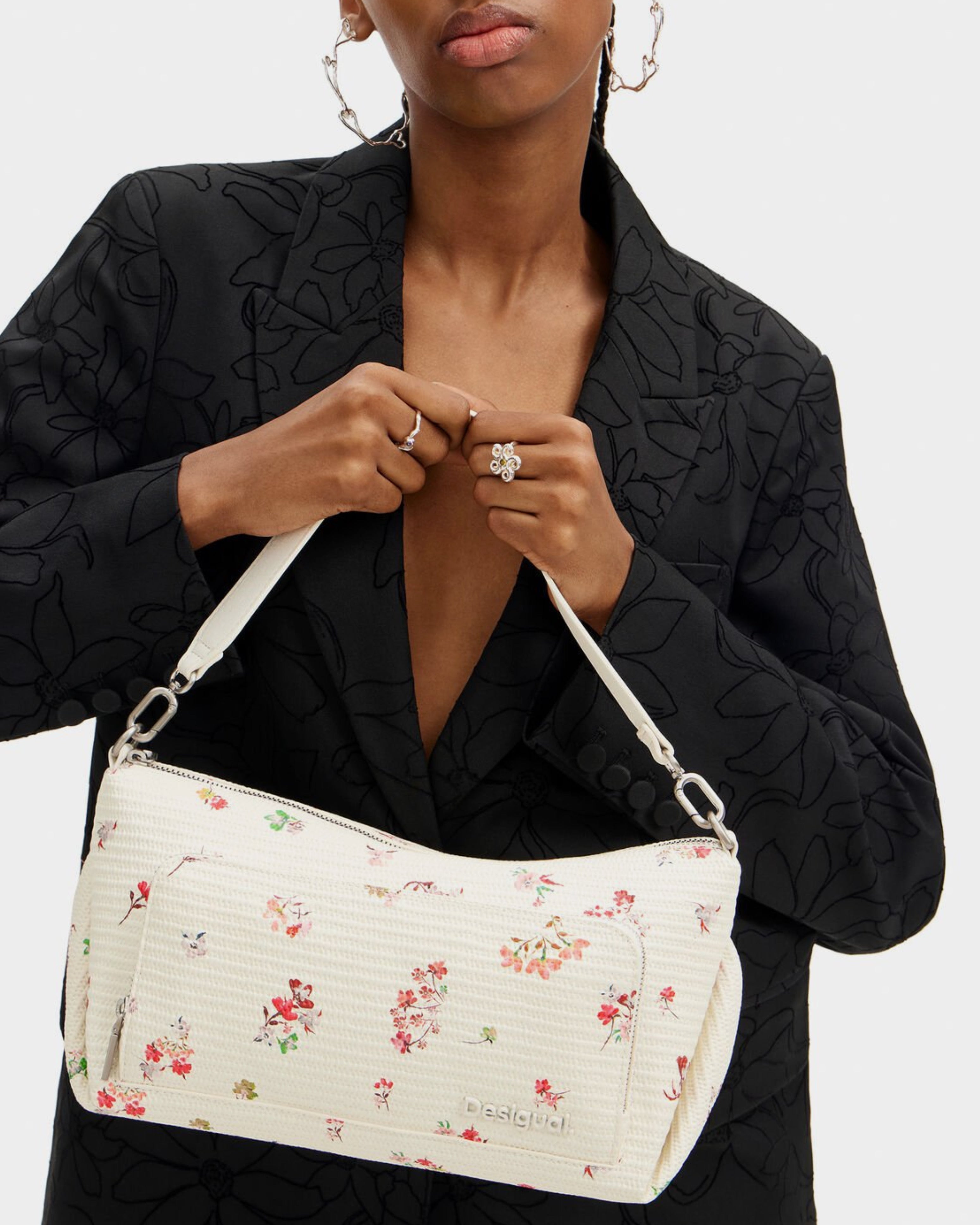 Дамска чанта за рамо Women’s M flower textured shoulder bag Desigual 24SAXP65 1001 lifestyle view