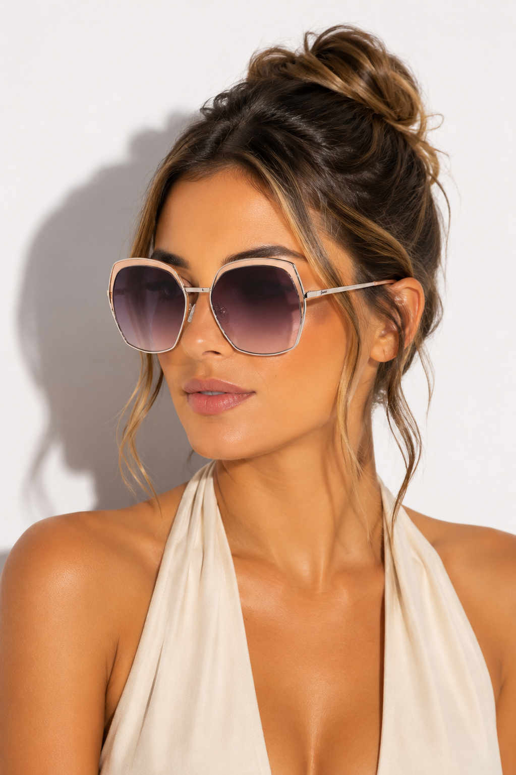 Дамски слънчеви очила Women’s Sunglasses Guess GF0410/S 33F lifestyle view