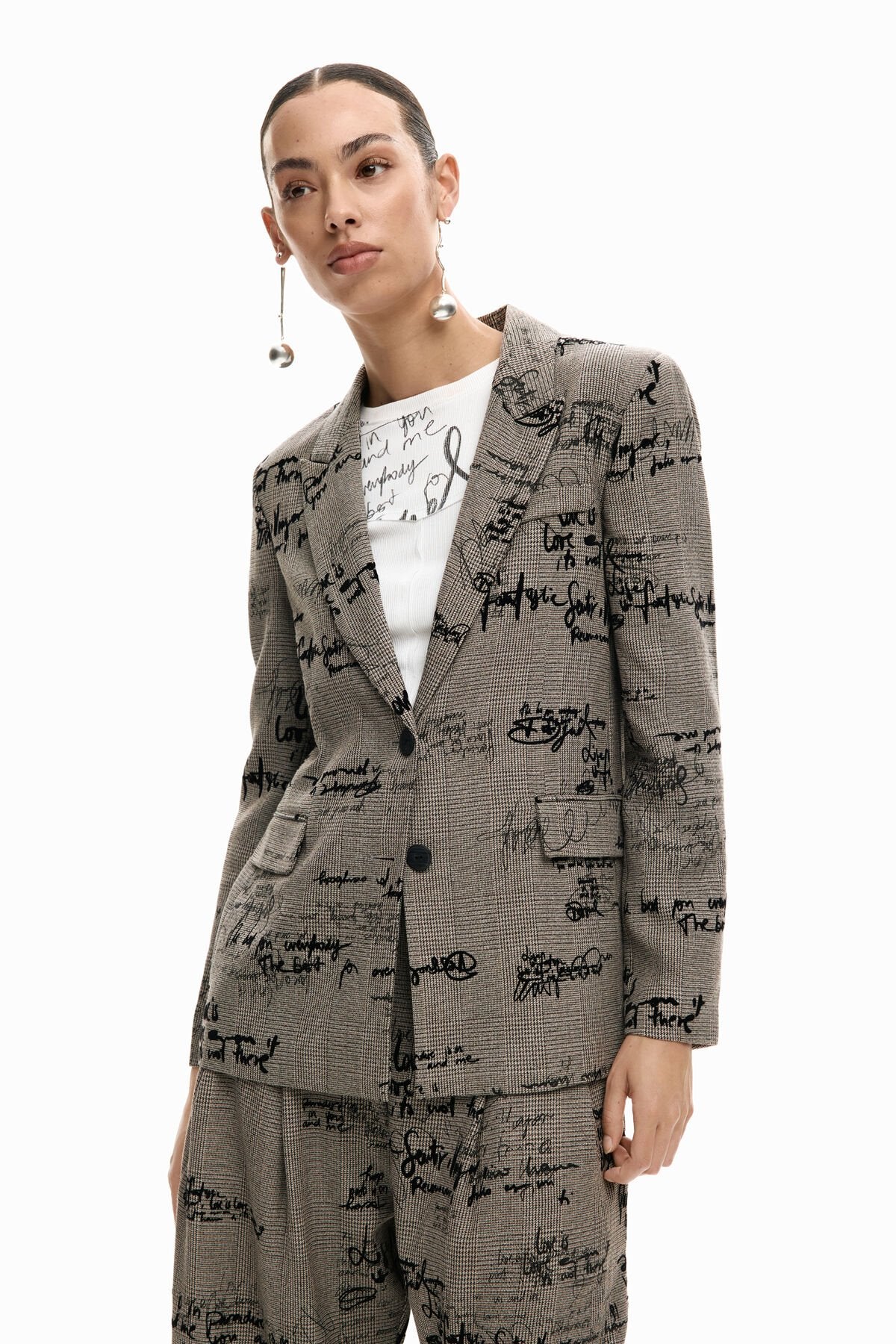 Дамски сако Women’s blazer Desigual
26SWEW032007 front view