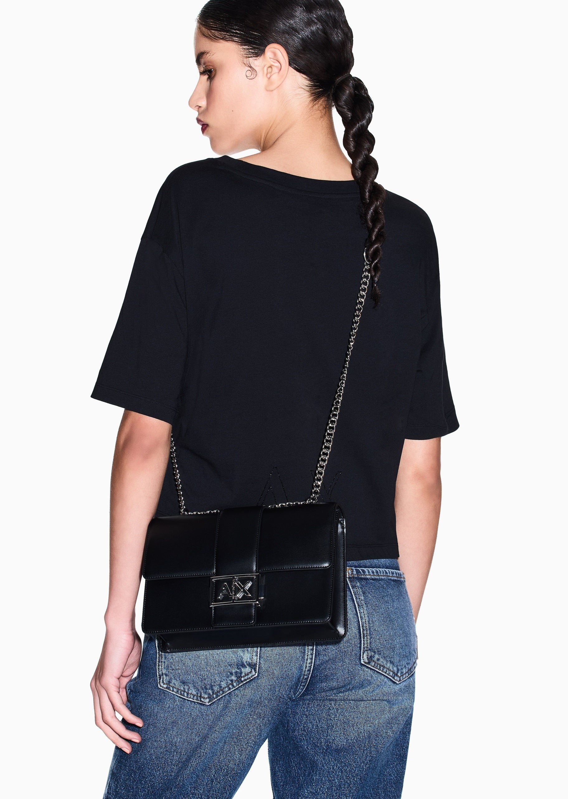 Дамска чанта през рамо Women’s crossbody bag Armani Exchange XW000070 AF12039 UC001 Black lifestyle view