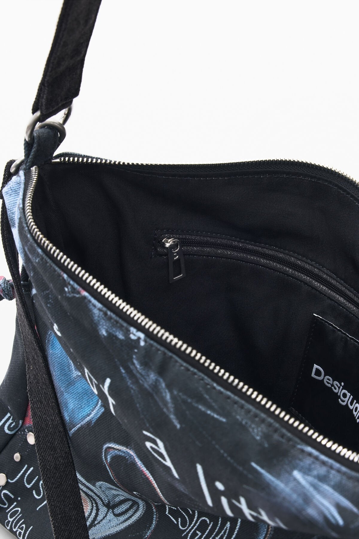 Дамска чанта Women’s graffiti handbag Desigual
26SAXA56 9019 inside view