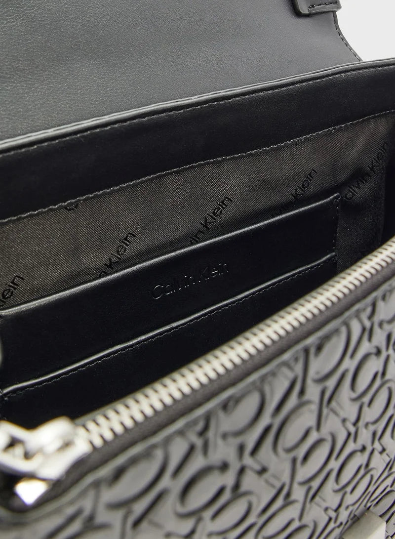 Дамска чанта Women’s handbag Calvin Klein
K60K611285 BAX inside view