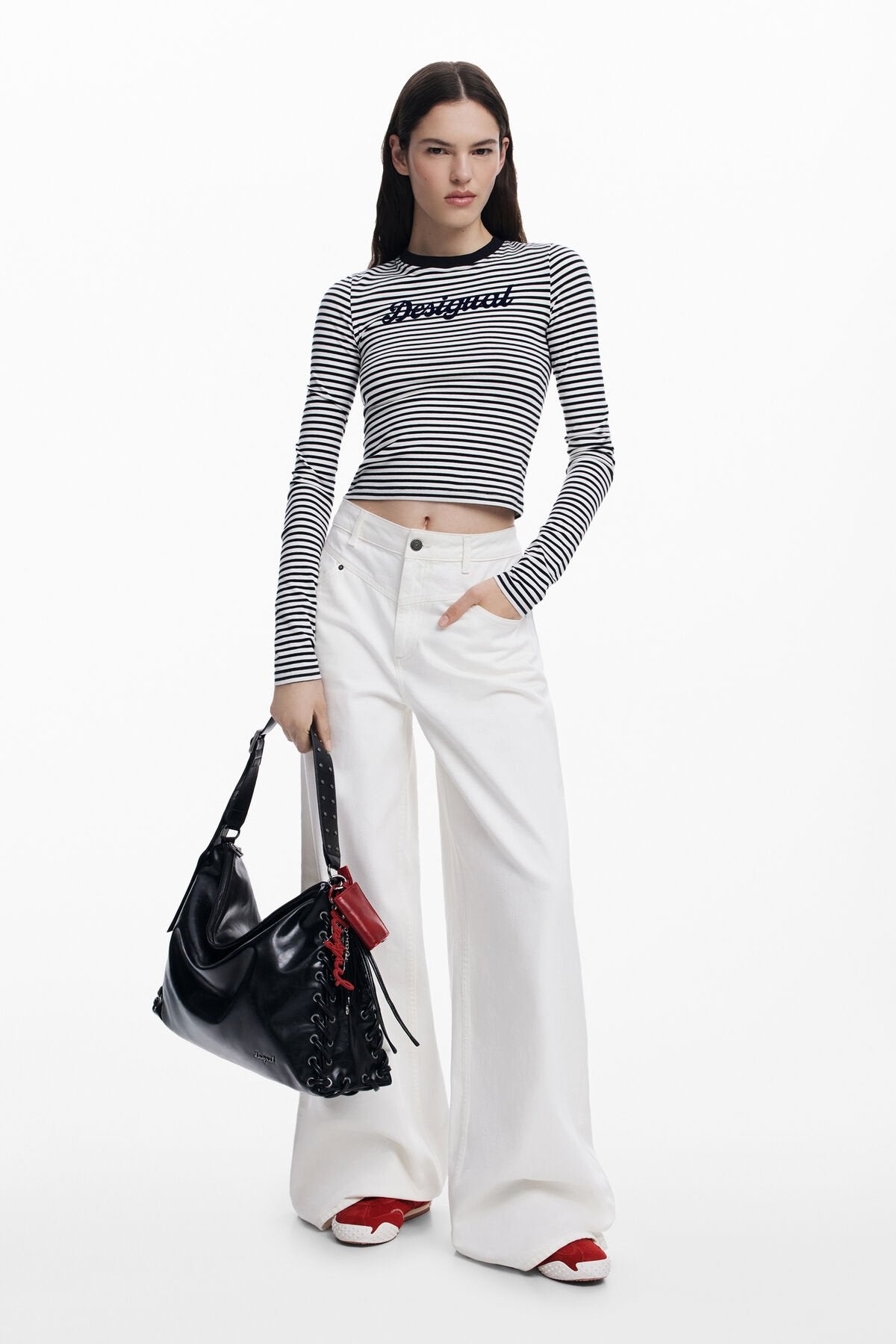 Дамска чанта Women’s handbag Desigual
25SAXPCQ 2000 Black head to toe view