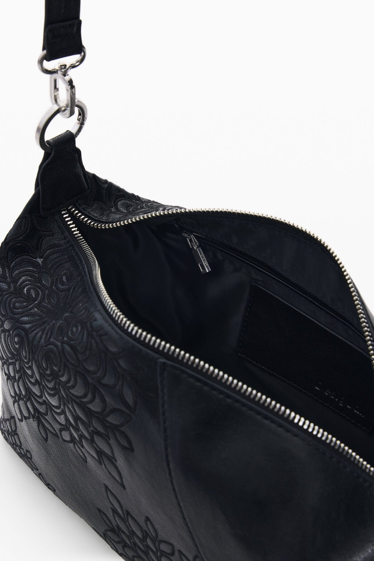 Дамска чанта Women’s handbag Desigual
26SAXPAW 2000 Black inside view