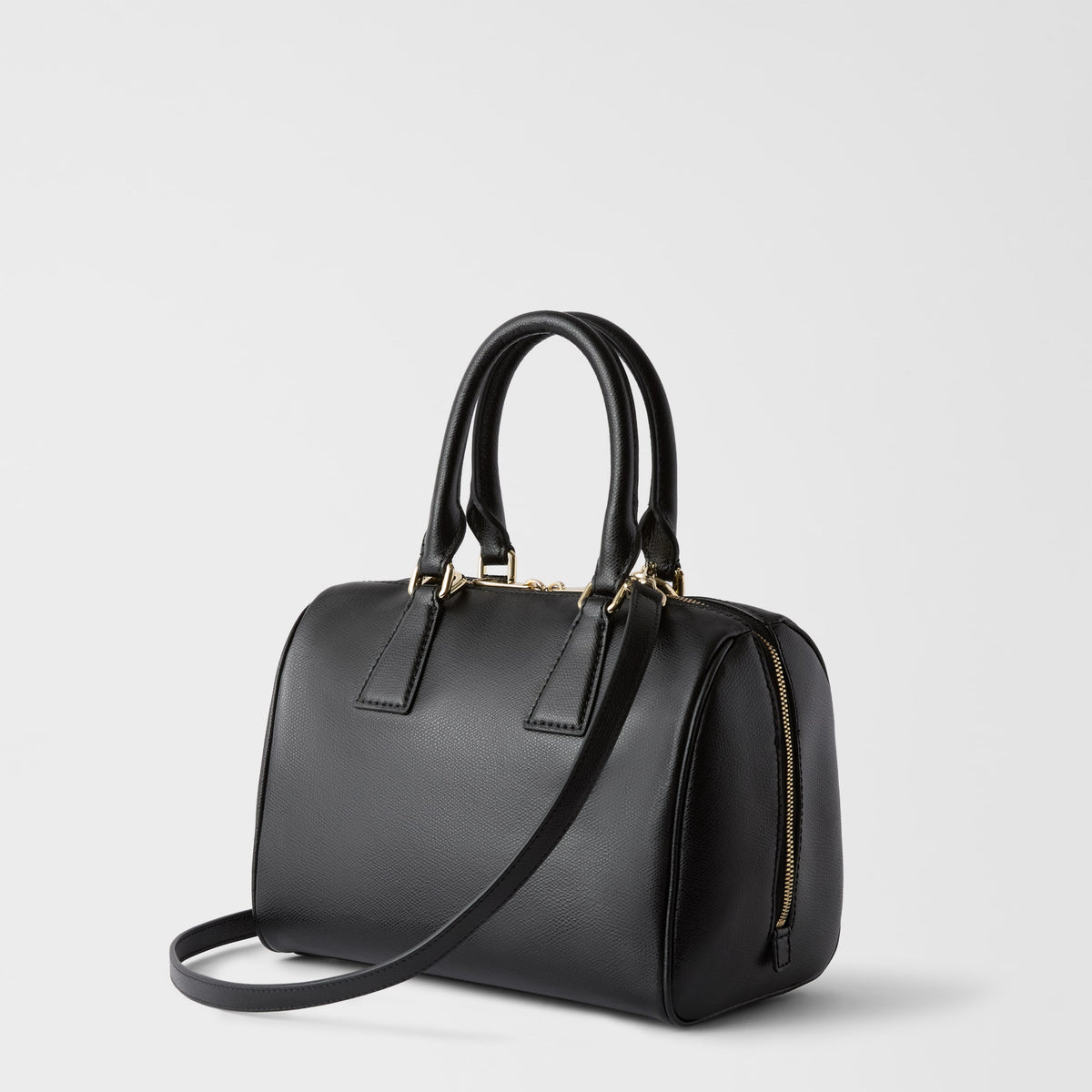 Women’s handbag Furla Olivia Boston M
WB02148_AX0023_1007_4908S Black back view