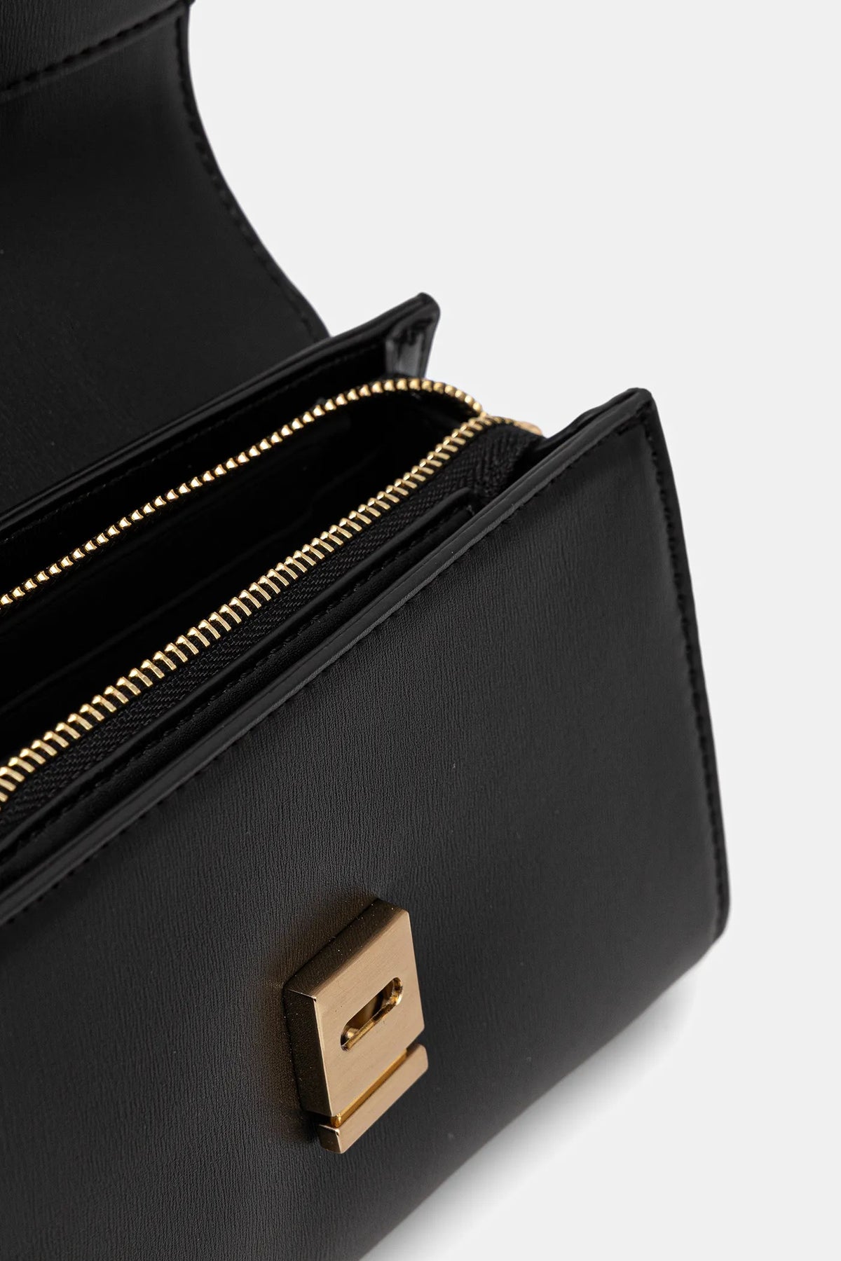 Women’s handbag Mario Valentino WHY RE
VBS9E128 Black lock view