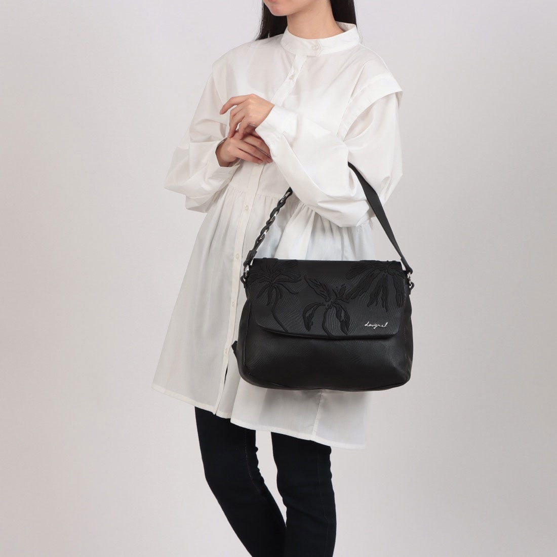 Дамска чанта раница Women’s handbag and rucksack Desigual 26SAKP31 2000 Black lifestyle view