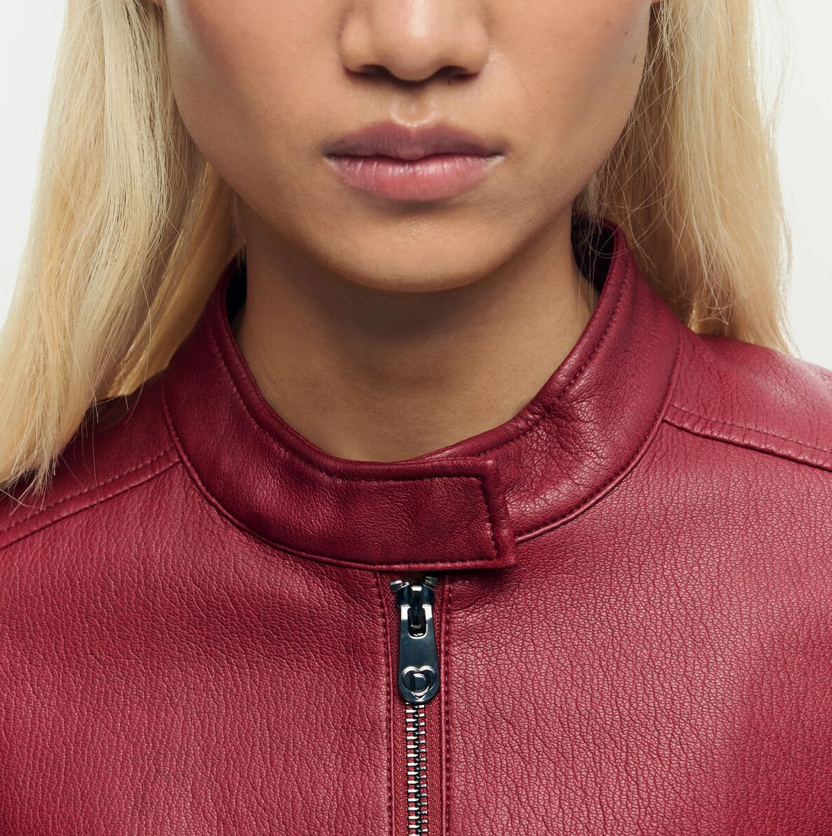 Дамско кожено яке Women’s leather jacket Desigual 26SWEW093192 Red collar view