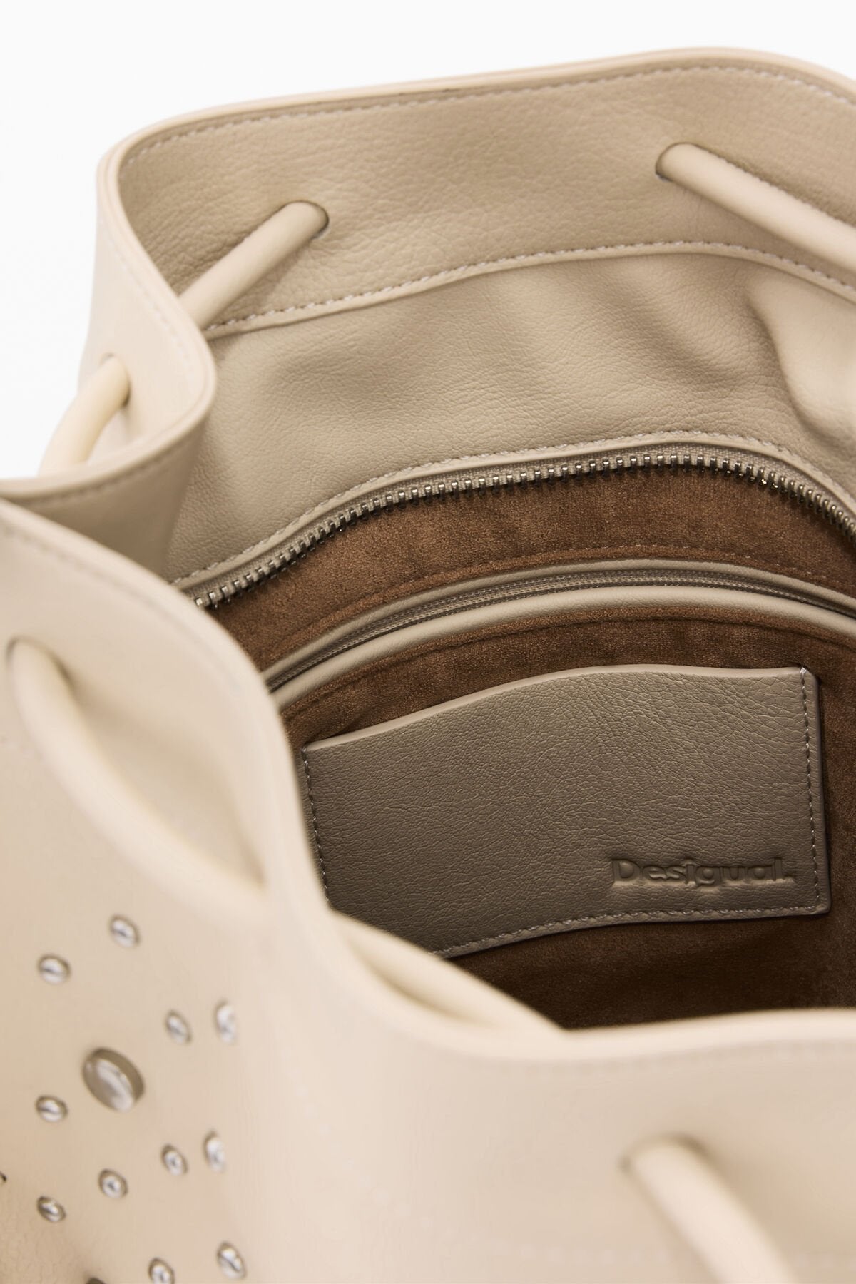 Дамска раница Women’s rucksack Desigual
26SAKP33 1008 Off-White inside view