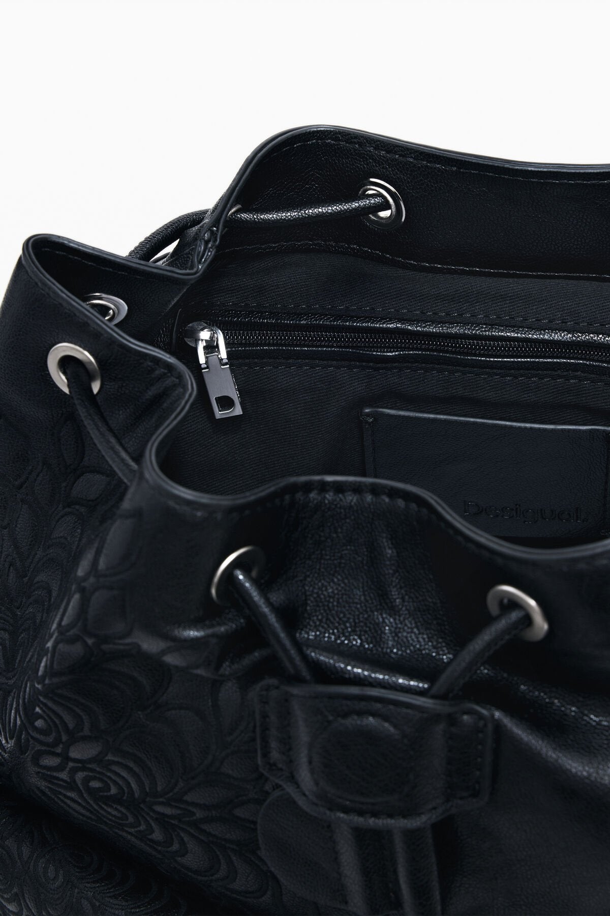 Дамска раница Women’s rucksack Desigual
26SAKP35 2000 Black detail view