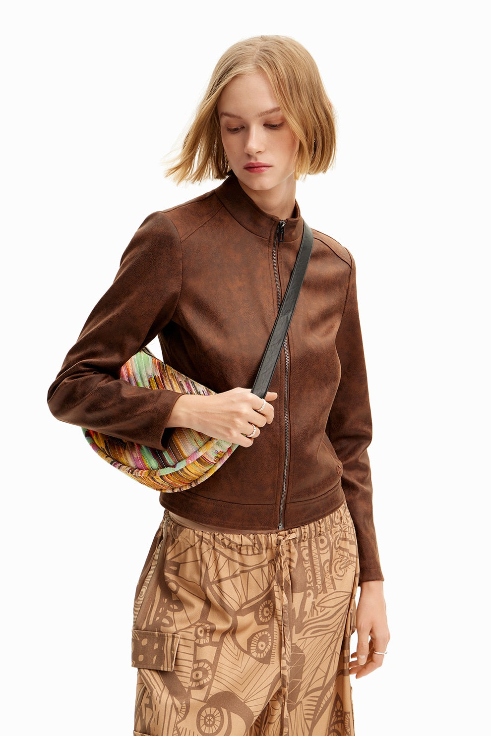 Дамска чанта Women’s shoulder bag Desigual
24SAXA25 9019 lifestyle view