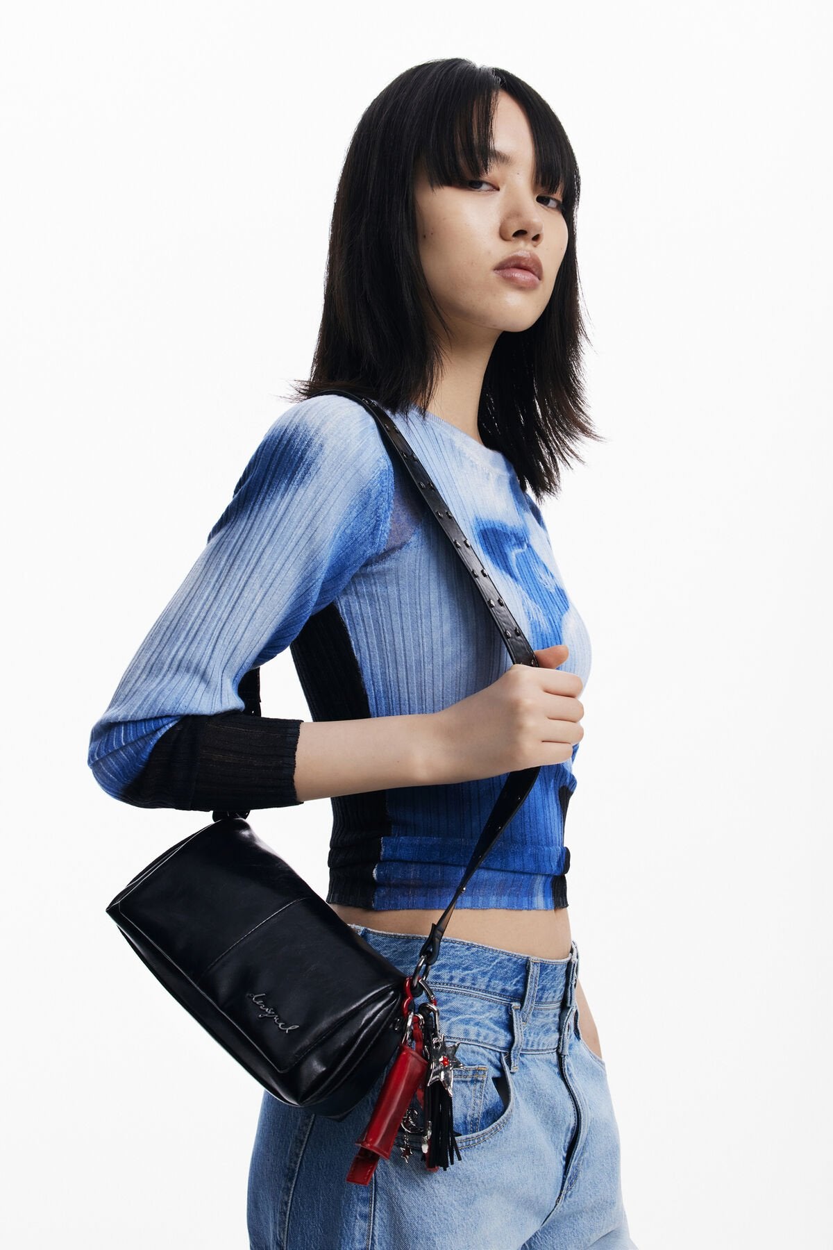 Дамска чанта Women’s shoulder bag Desigual
25SAXPCR 2000 Black lifestyle view