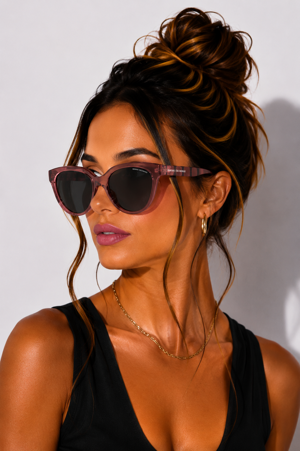 Дамски слънчеви очила Women’s sunglasses ARMANI EXCHANGE AX4148S U83598 Pink lifestyle view