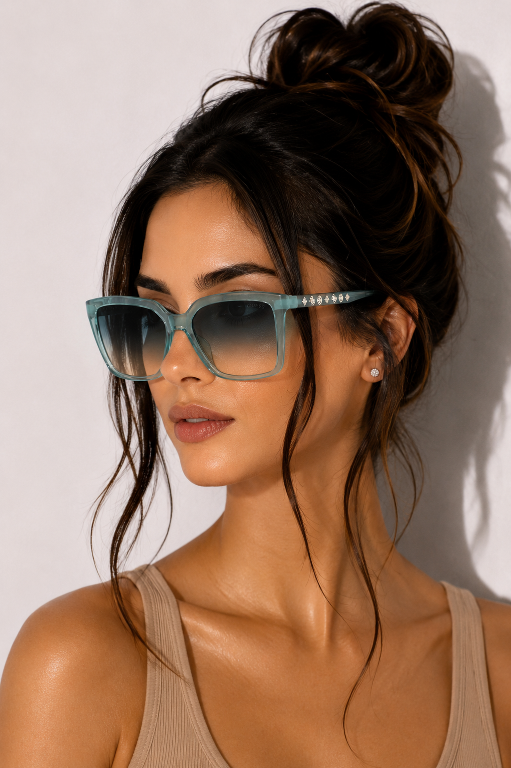Дамски слънчеви очила Women’s sunglasses GUESS GU00099 89W Aqua lifestyle view