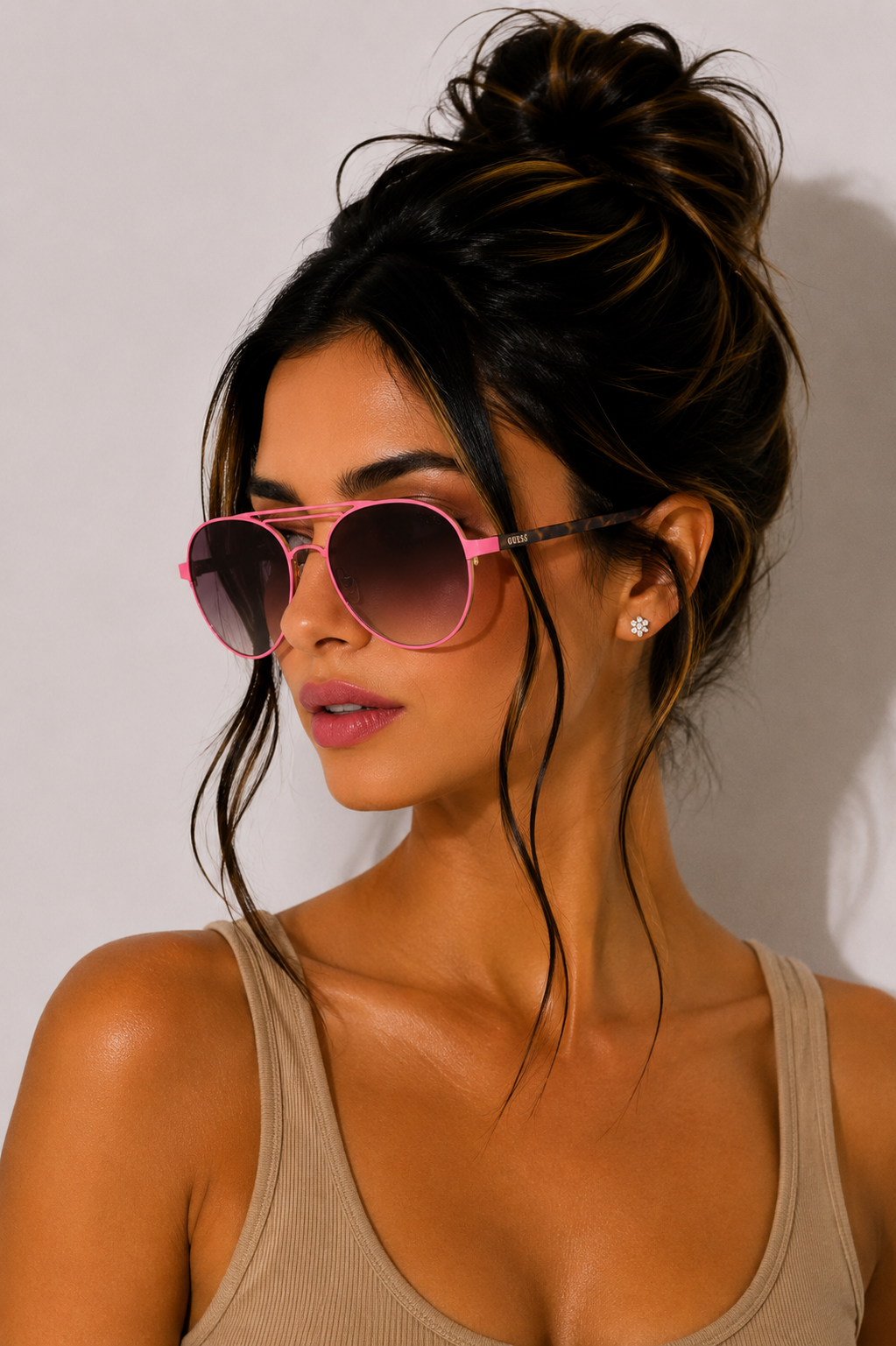 Дамски слънчеви очила Women’s sunglasses GUESS GU3028 73F Pink lifestyle view