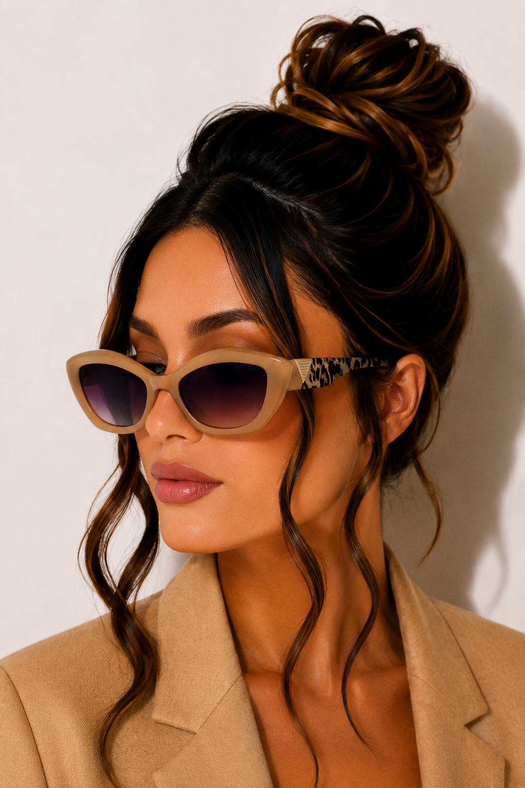 Дамски слънчеви очила Women’s sunglasses Guess GU7868 57F Brown lifestyle view