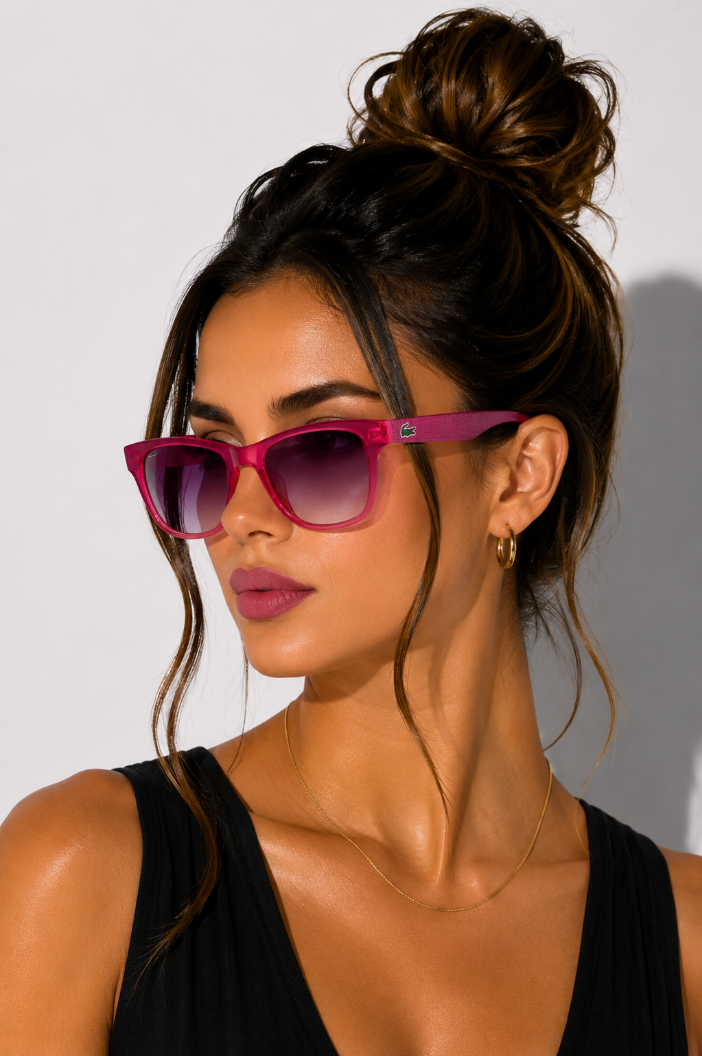 Дамски слънчеви очила Women’s sunglasses LACOSTE L734S 525 Fuchsia lifestyle view