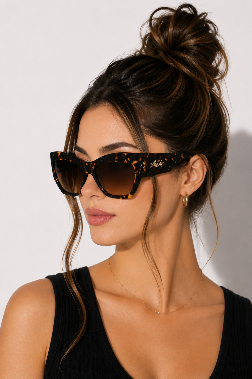 Дамски слънчеви очила Women’s sunglasses LIU JO LJ785S 242 Brown lifestyle view