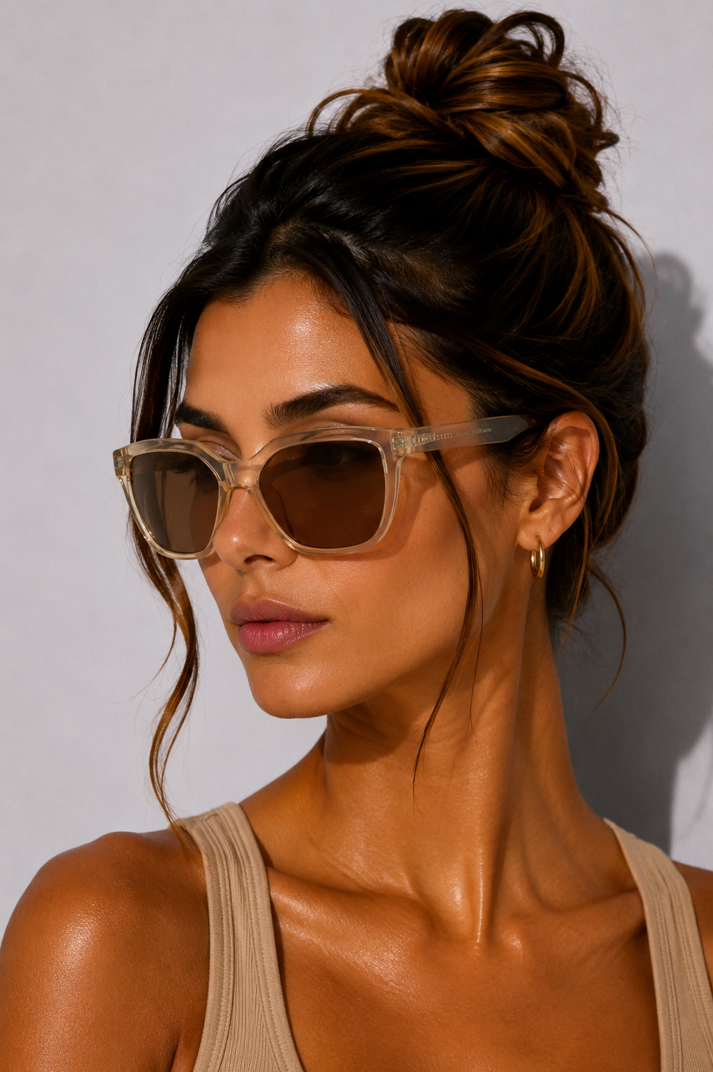 Дамски слънчеви очила Women’s sunglasses Serengeti SS536001 Wakota Beige lifestyle view