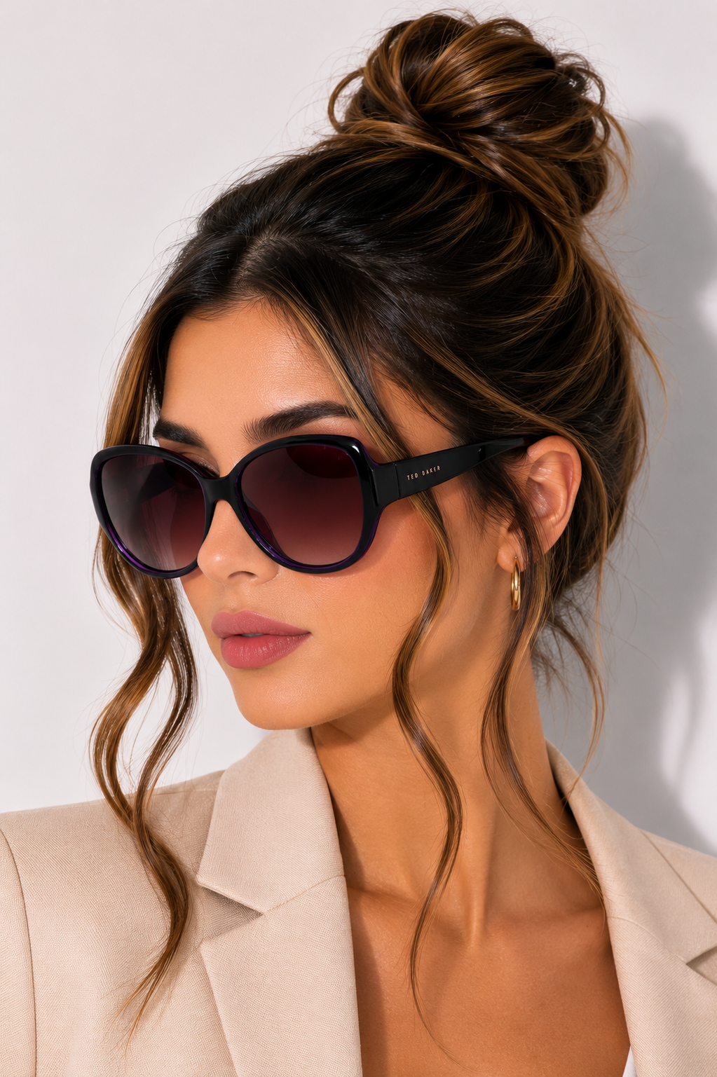 Дамски слънчеви очила Women’s sunglasses Ted Baker TB1394 001 Black lifestyle view