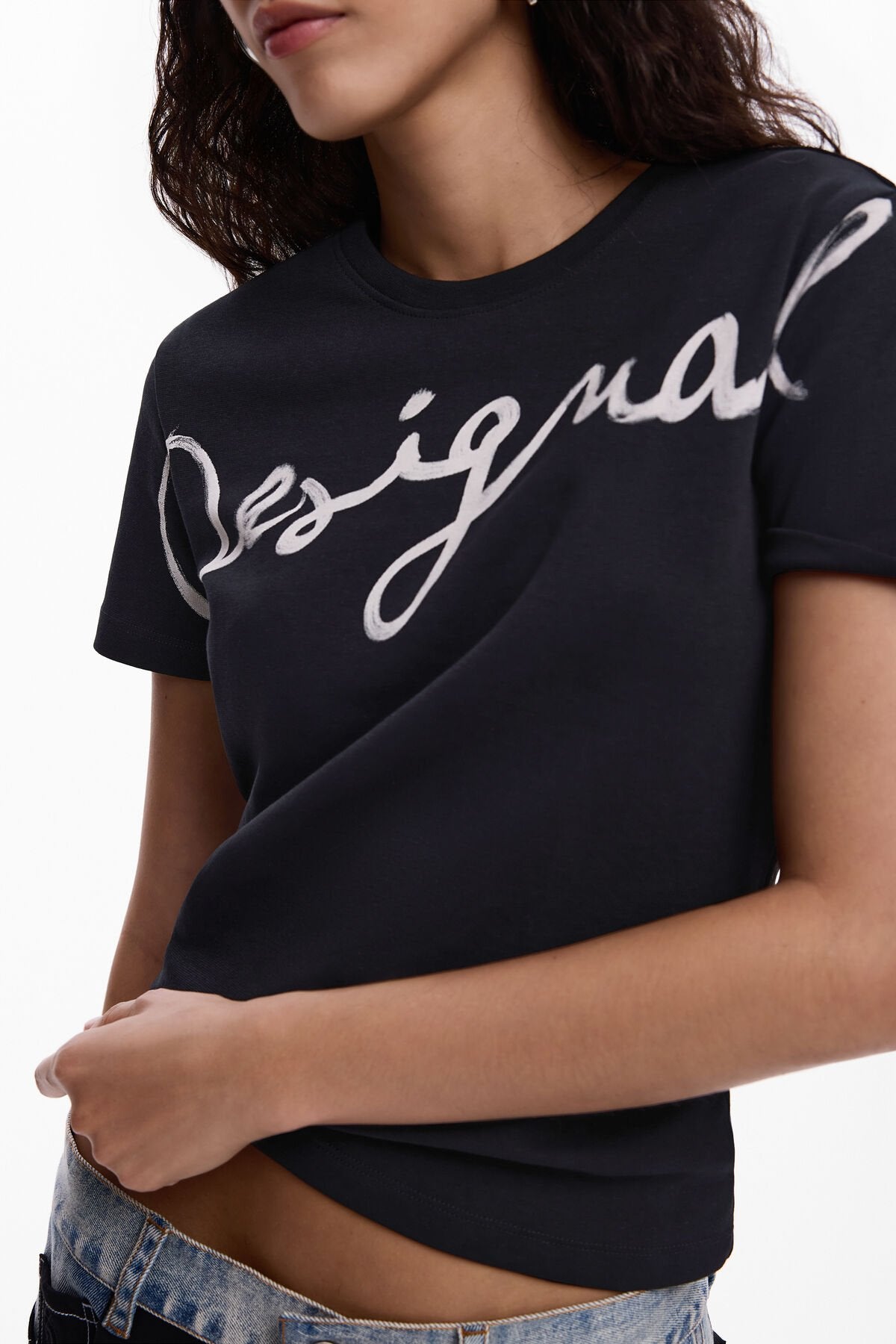 Дамска тениска Women’s t-shirt Desigual
26SWTK07 2000 Black close up view