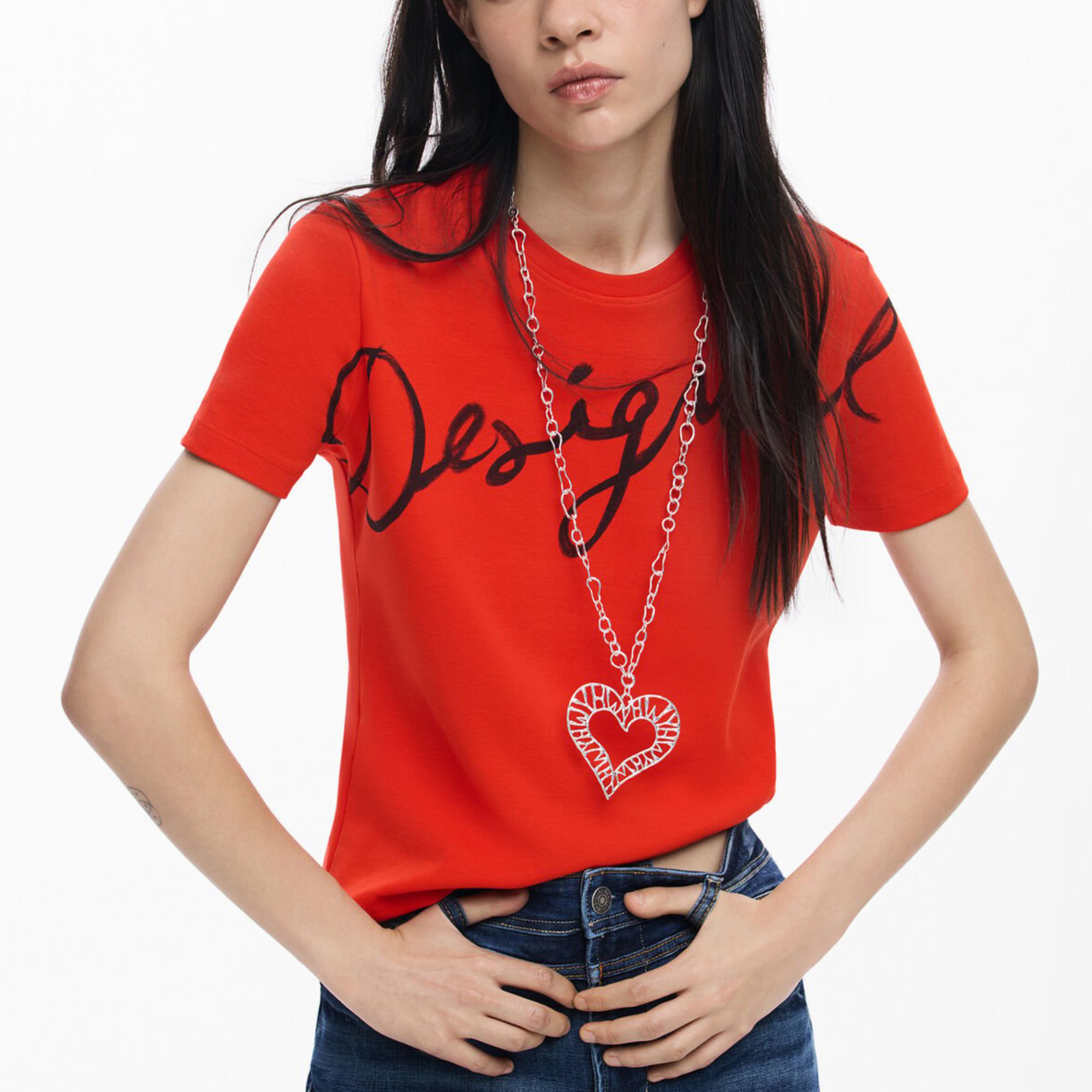 Дамска тениска Women’s t-shirt Desigual
26SWTK07 3005 Red front view