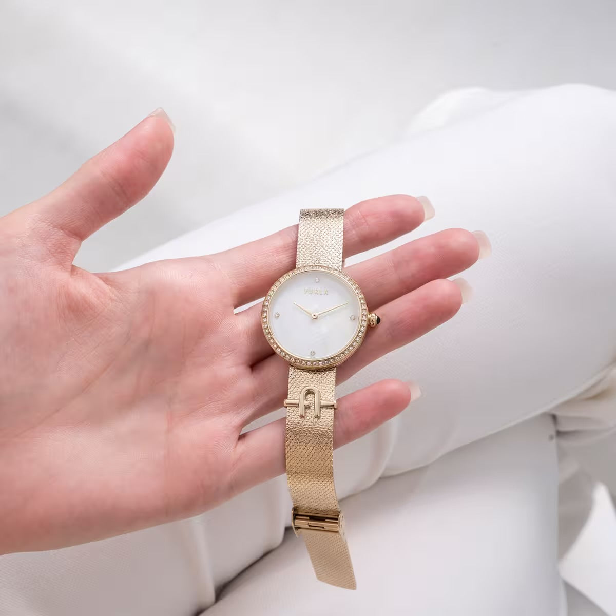 Дамски часовник Women’s watch Furla WW00022001L2 Golden on hand view