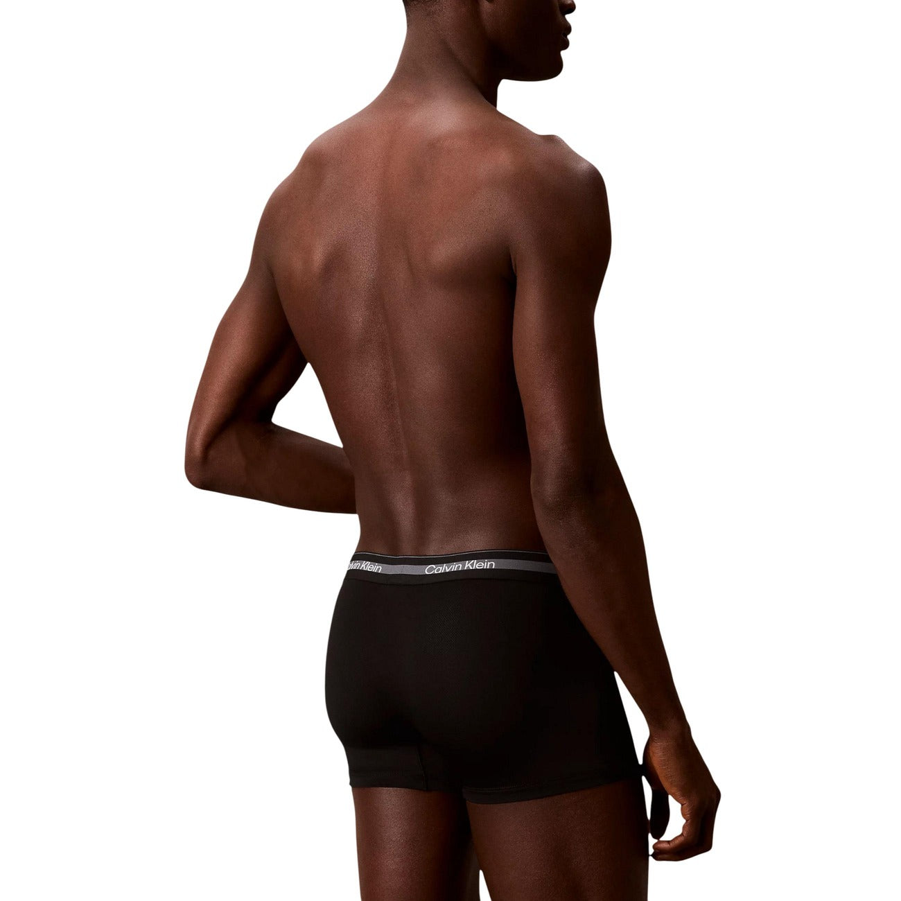 Мъжки боксерки Calvin Klein Men 3-pack Boxers LV00NB4536 UB1 Model Back View