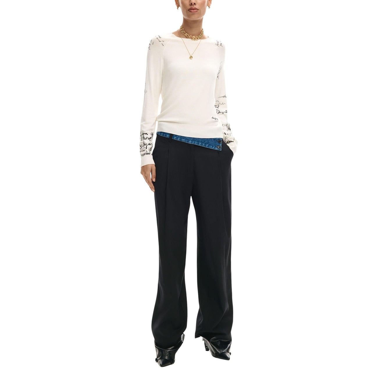 Дамски бежов пуловер Desigual Women Knitwear 26SWJF101001 Front View