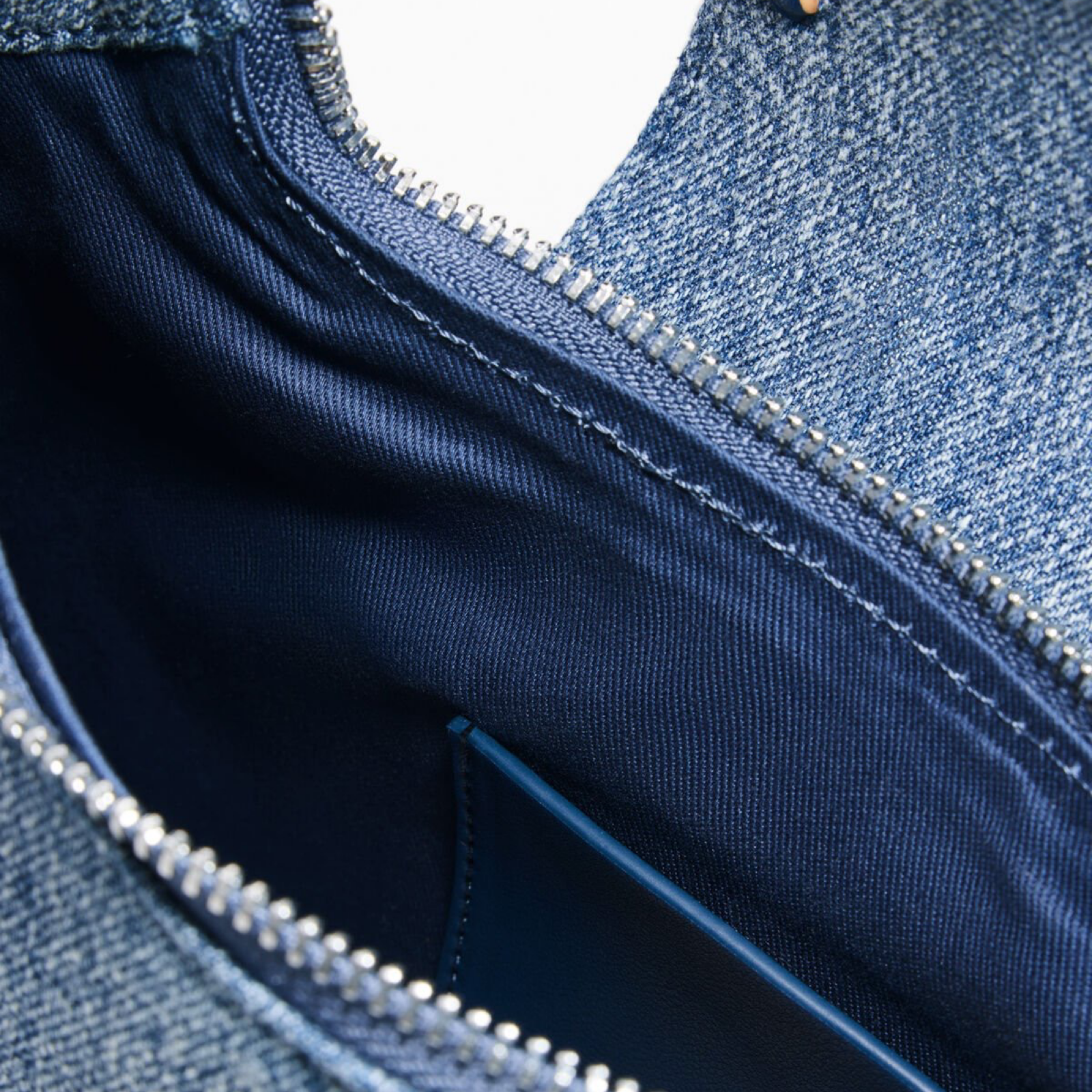 Дамска дънкова чанта Desigual Women Shoulder Bag 26SAXD32 5005U Inside View