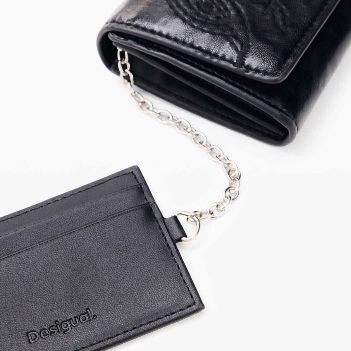 Дамско портмоне Desigual women’s wallet 26WAYP25 2000 Top view