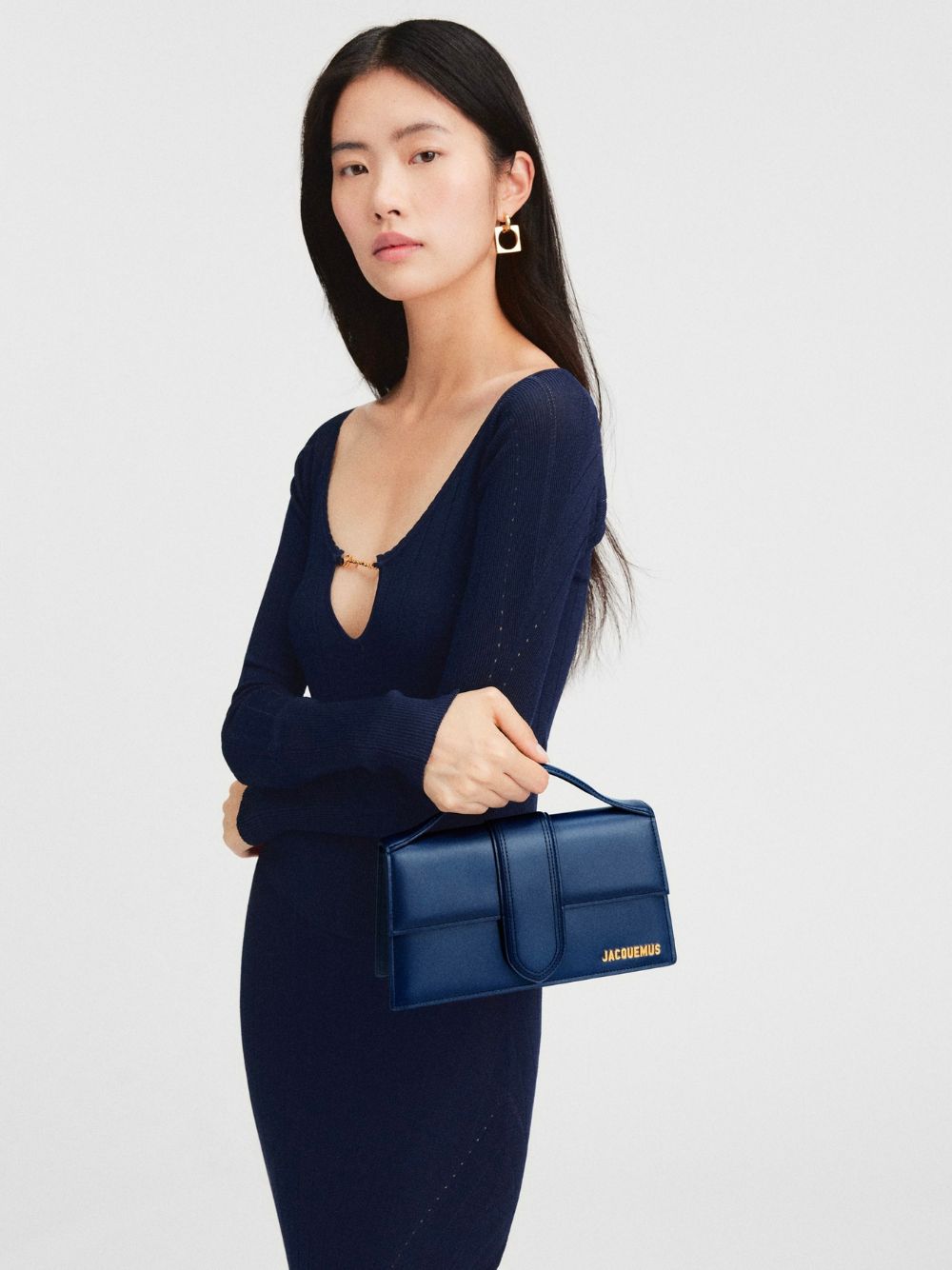 Дамска чанта JACQUEMUS Le Grand Bambino Handbag 213BA0073100-390 Navy lifestyle view