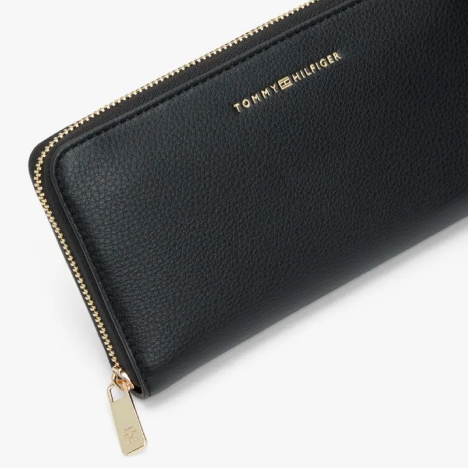 Дамско портмоне Tommy Hilfiger Women Wallet AW0AW18125 BDS Close-Up
