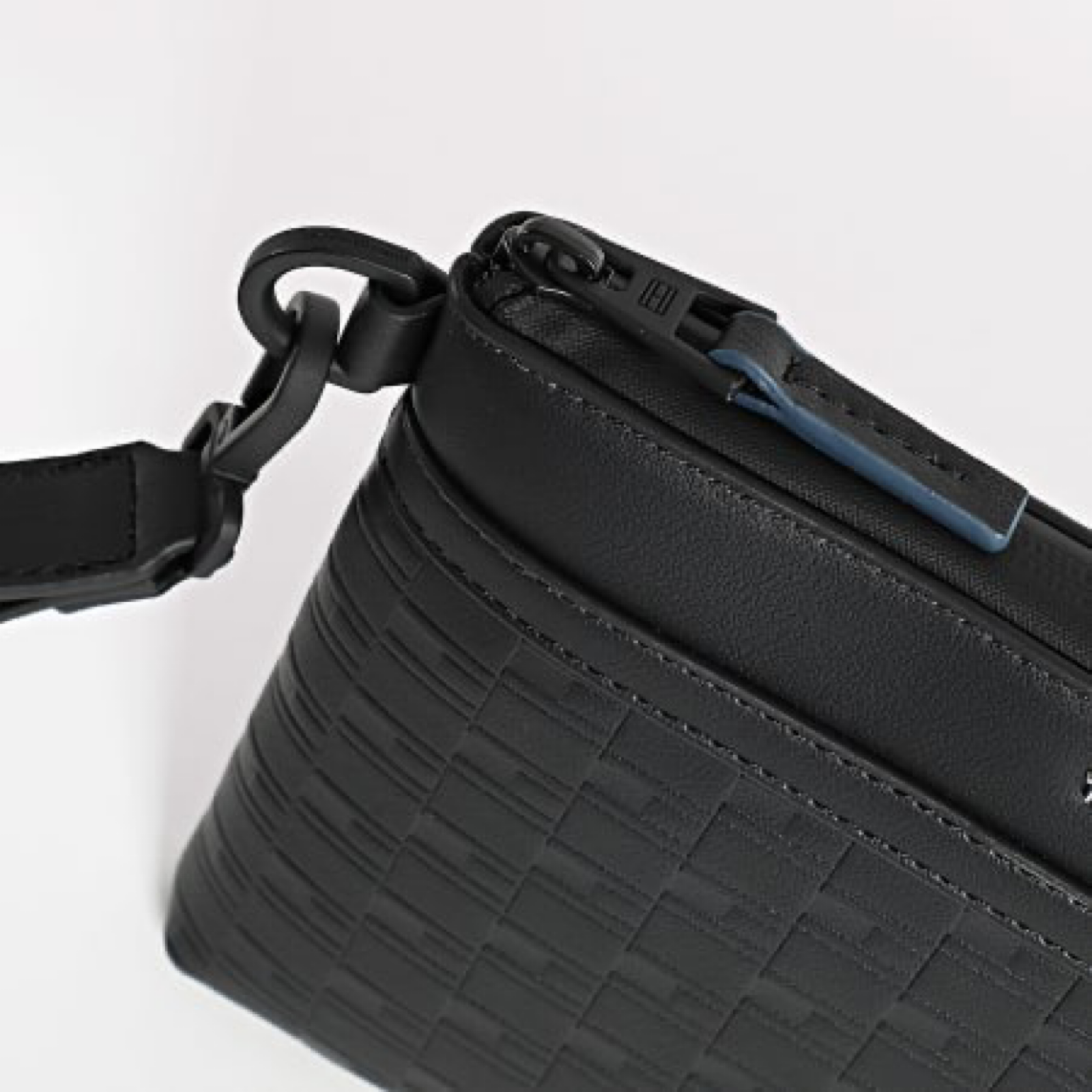 Мъжка клъч чанта Tommy Hilfiger Men Clutch Bag AM0AM13952 Close-Up