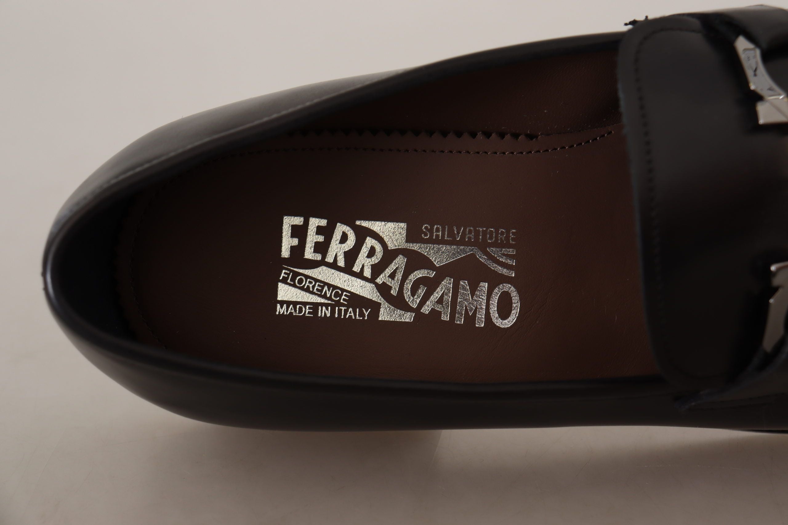 Мъжки кожени мокасини Salvatore Ferragamo Gancini Men Loafers Lewis 0756101 005 Close-Up