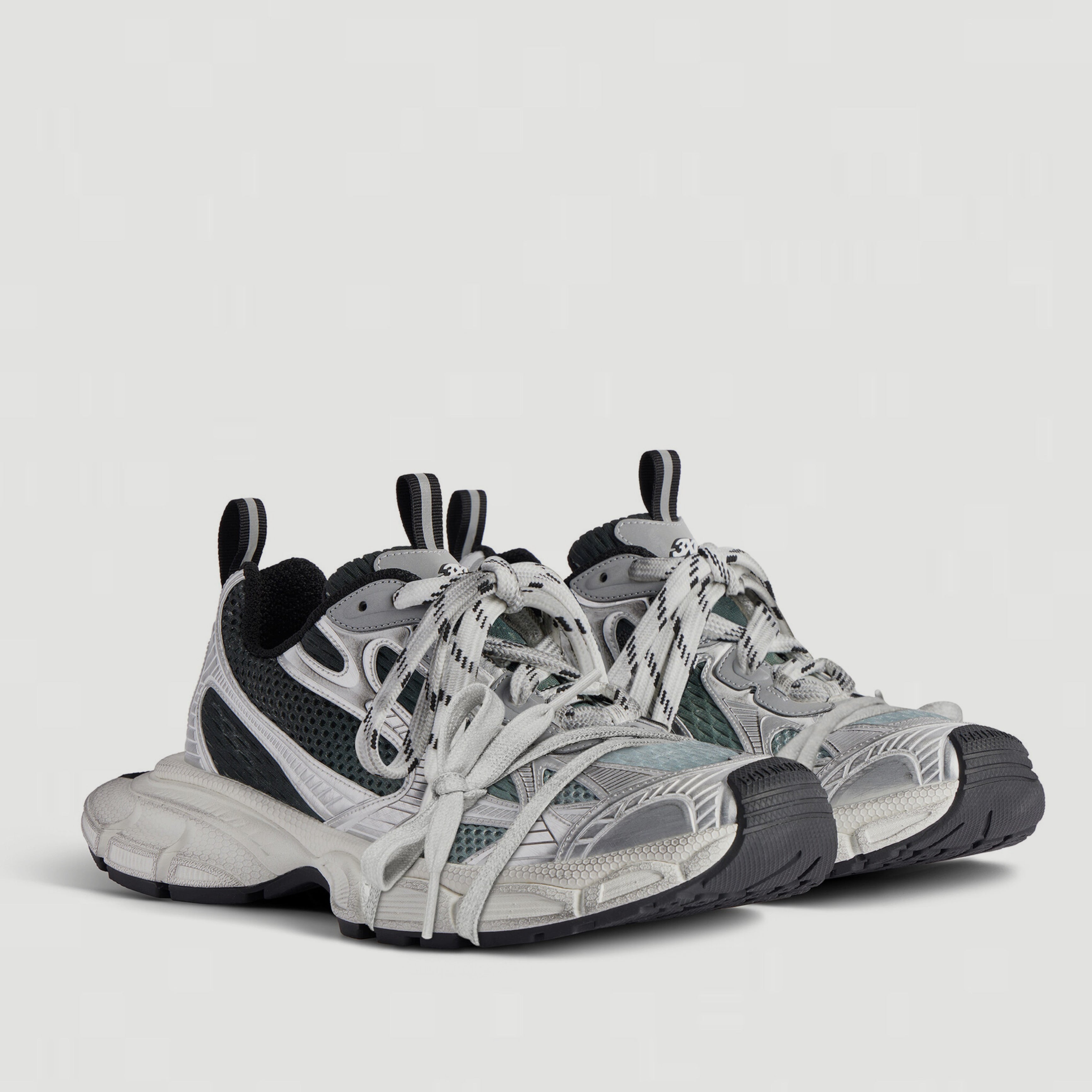Дамски луксозни кецове Women’s Balenciaga’s 3XL Gradient Sneakers in Black/Grey/White 734731W3XGM1190 lateral angled view