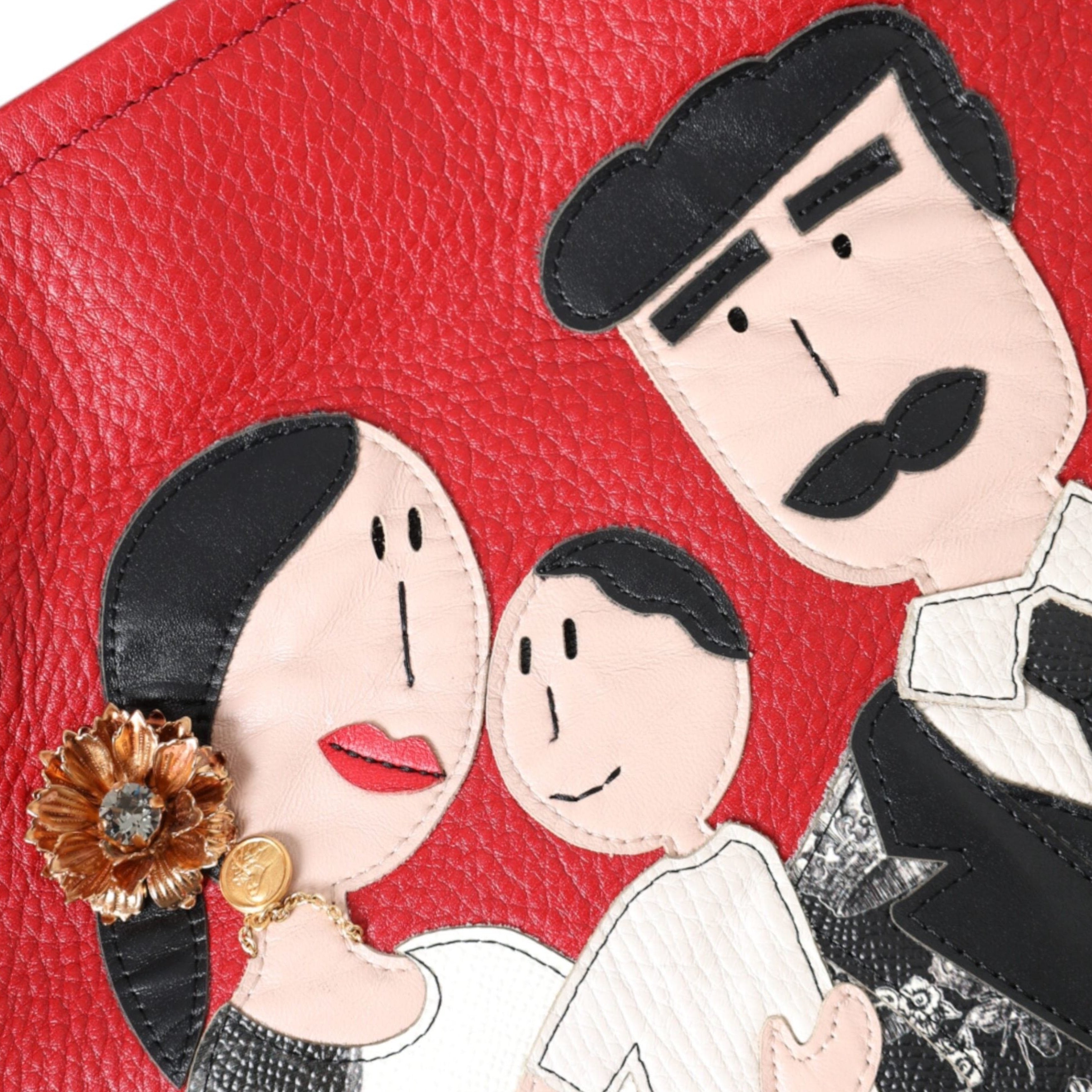 Дамска луксозна чанта от естествена кожа в червено Dolce & Gabbana Women’s Red Leather #DGFamily Patch Tote Bag