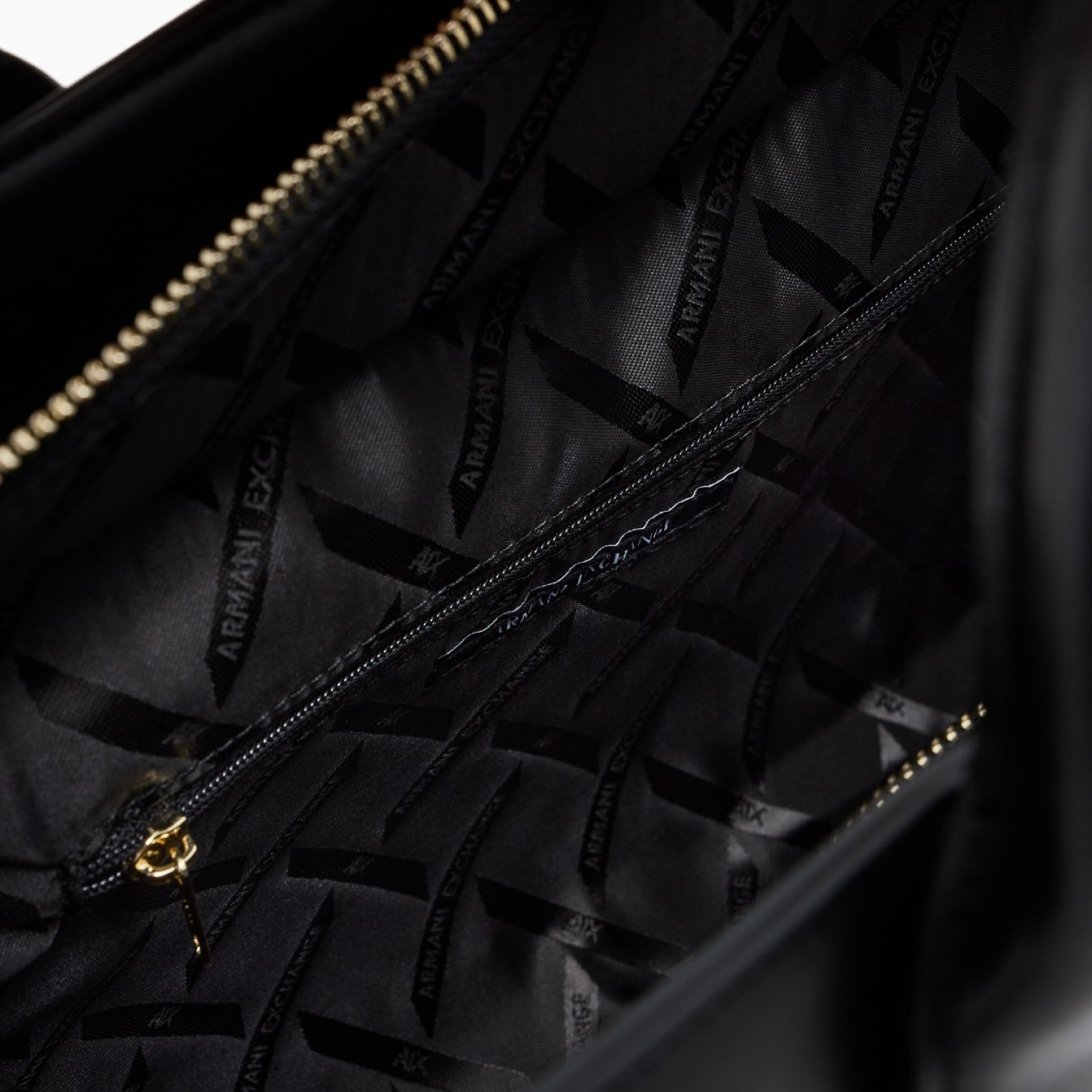 Дамска чанта Armani Exchange Women Handbag XW002158 AF19892 UC001 Inside View