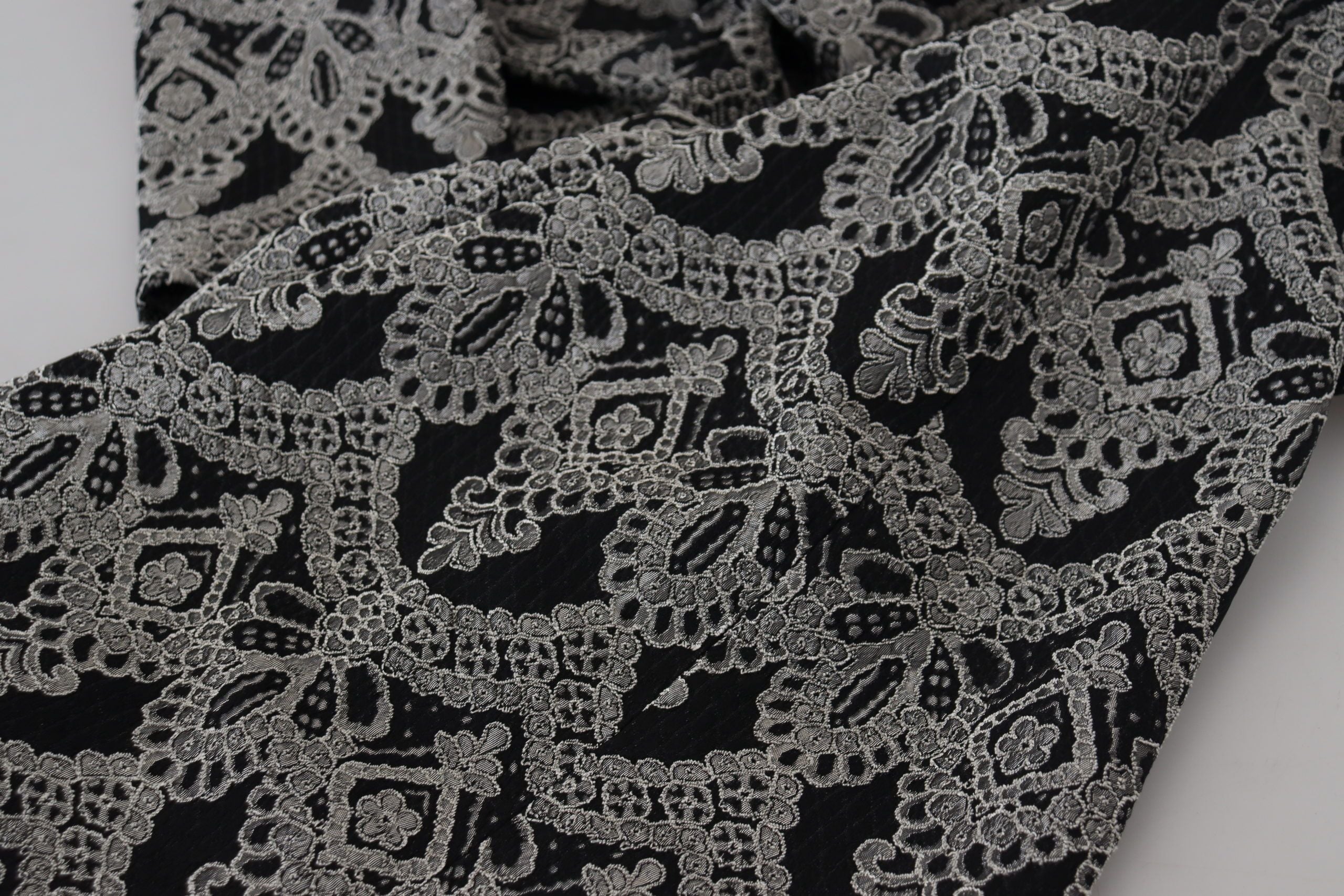 Елегантна рокля от жакард по тялото на Dolce &amp; Gabbana